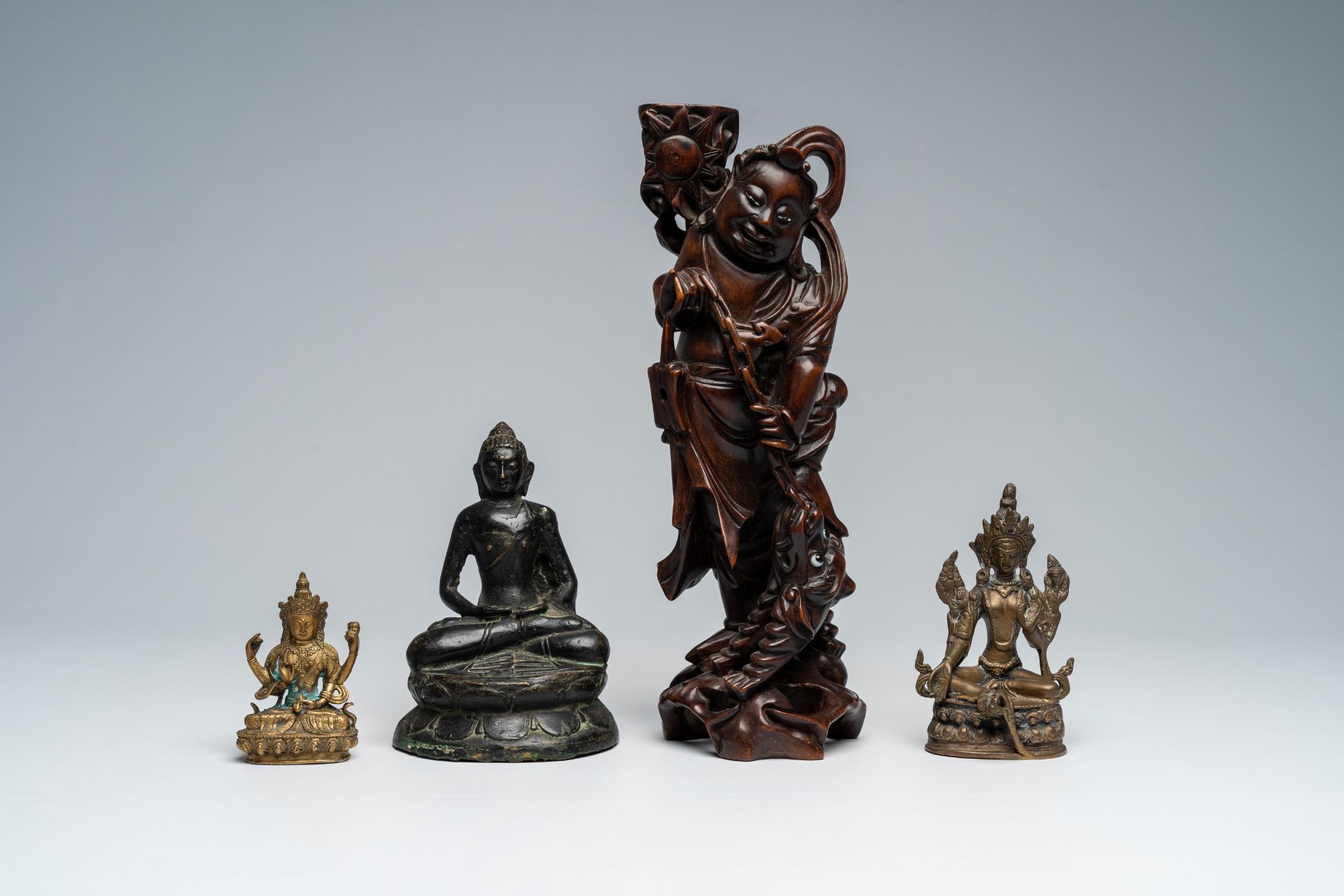 Four Asian bronze and wood sculptures, 19th/20th C. - Image 2 of 7