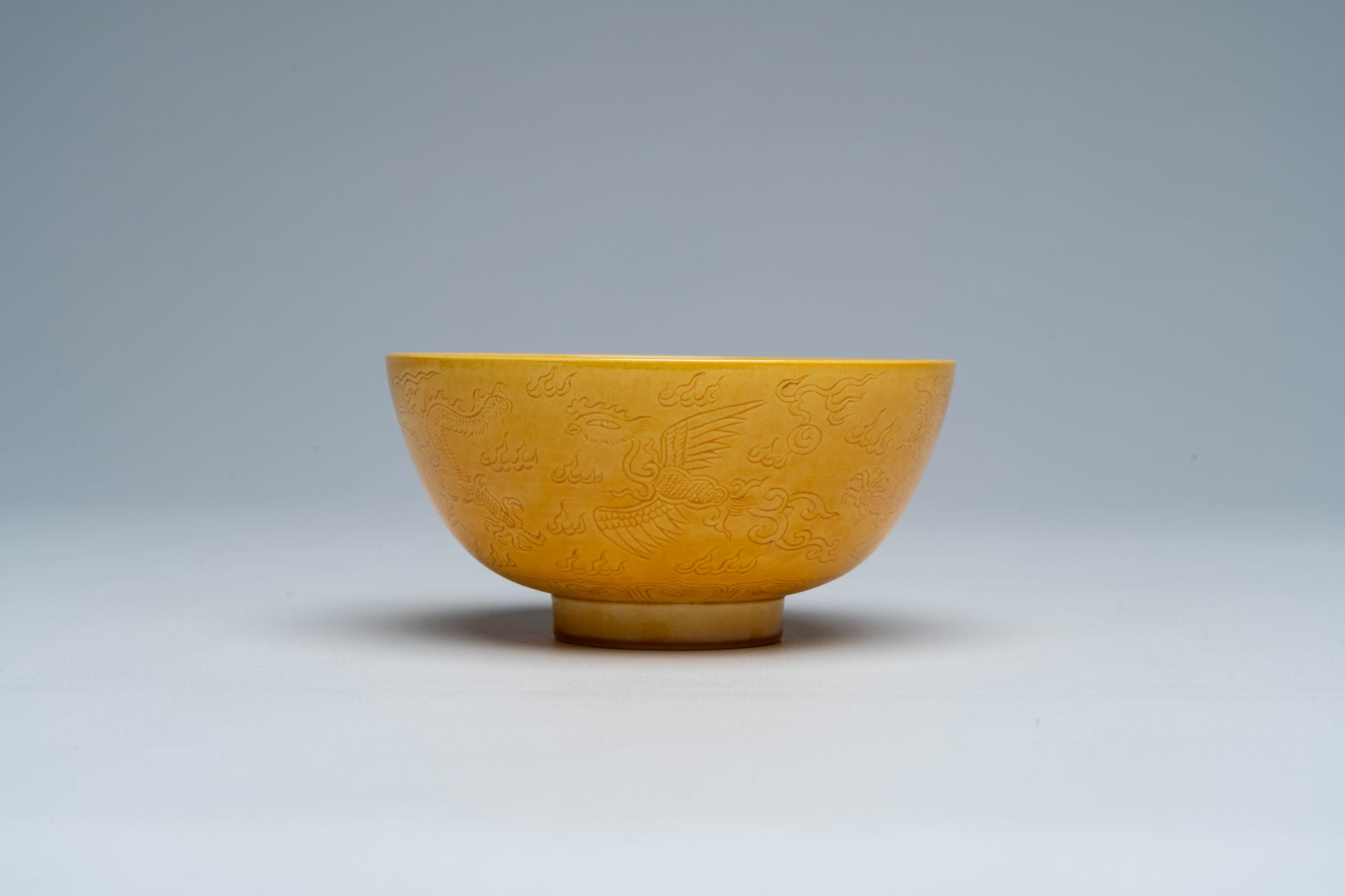 A Chinese monochrome yellow bowl with incised design of dragons and phoenixes, Jiaqing mark, 19th/20 - Image 5 of 7