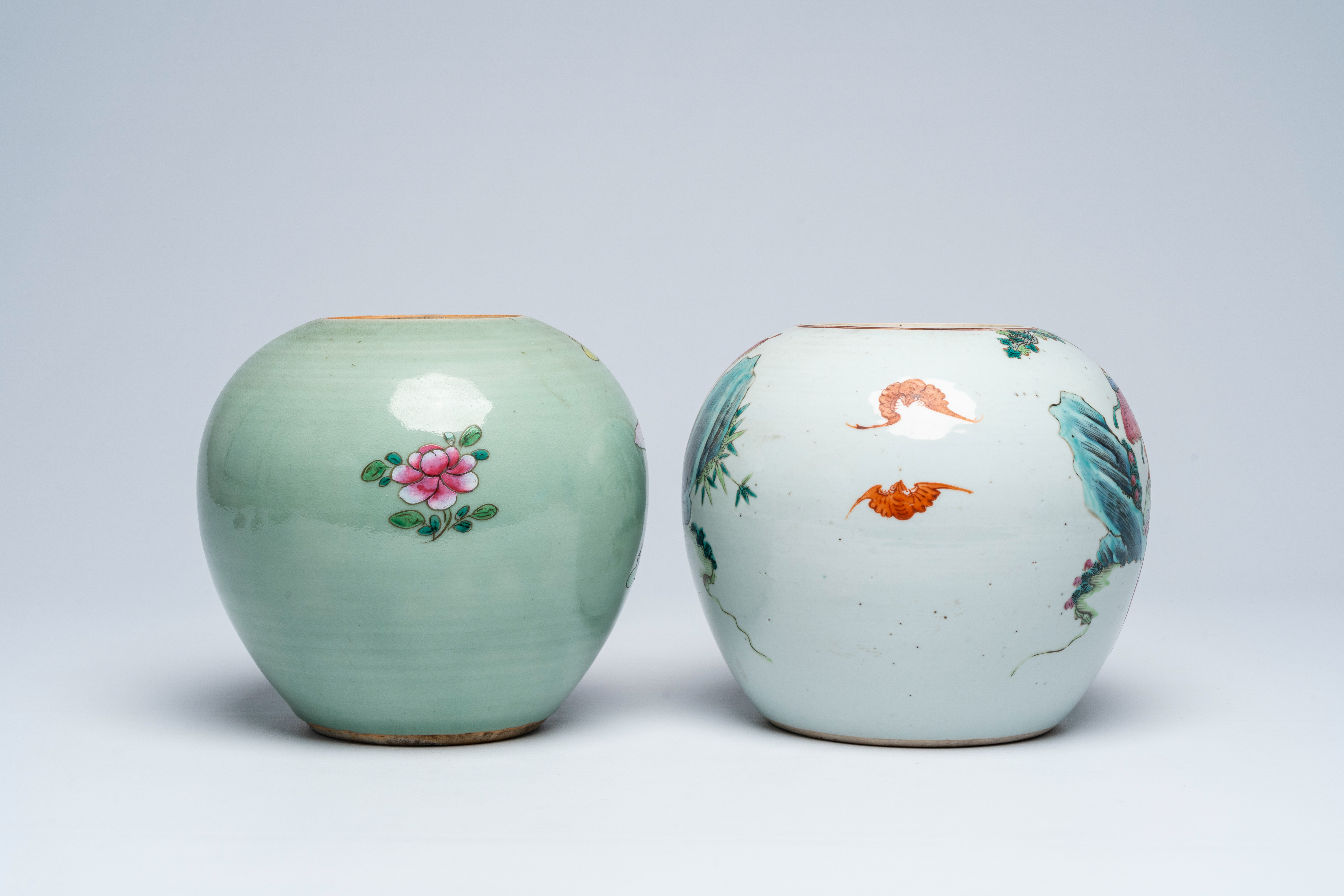 Two Chinese famille rose jars with wooden covers with antiquities design and the qilin Song Zi, 19th - Bild 4 aus 7