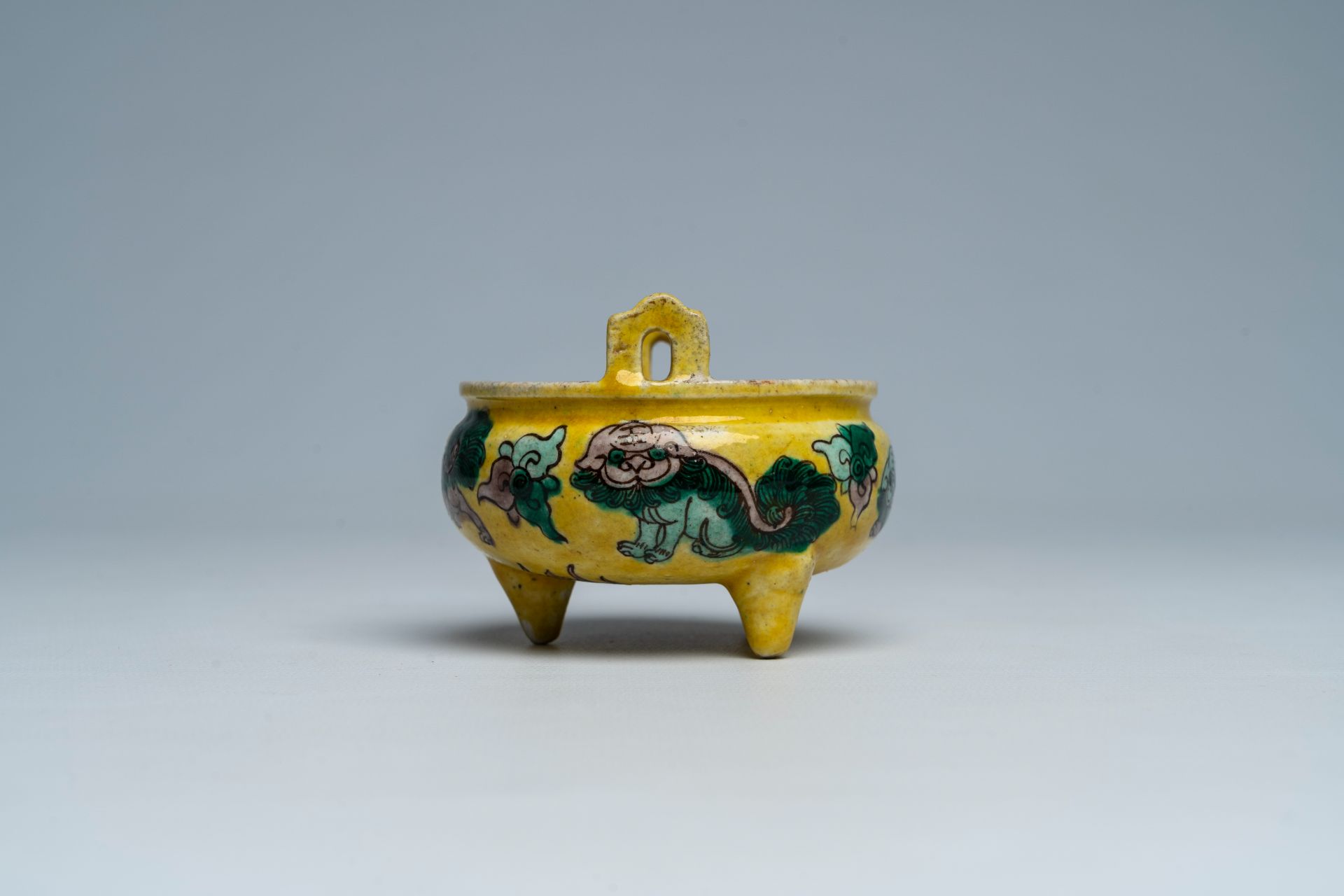 A Chinese verte biscuit yellow-ground 'Buddhist lions' tripod censer, 19th C. - Image 4 of 8