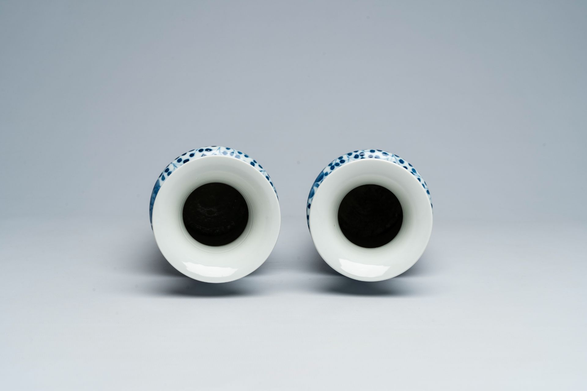 A pair of Chinese blue and white vases with boys and antiquities, Kangxi mark, 19th C. - Image 5 of 6