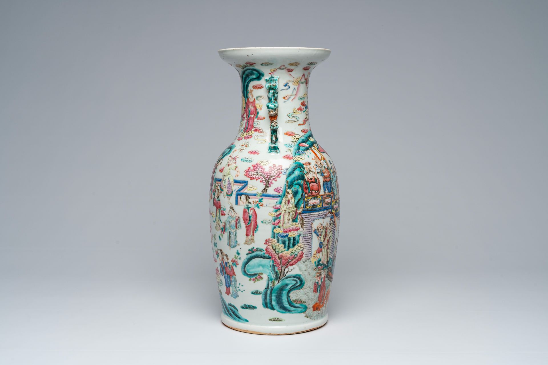 A Chinese famille rose 'Immortals' vase, 19th C. - Image 4 of 6