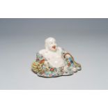 A French chinoiserie porcelain Buddha, Samson after a Chantilly model, 19th C.