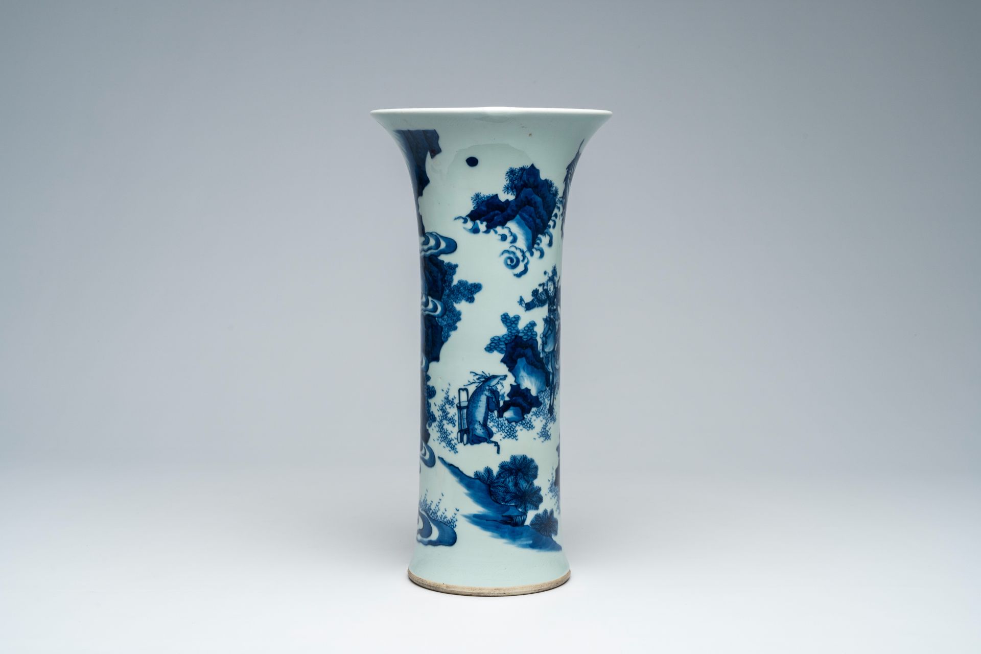 A Chinese blue and white Transitional style beaker vase with warriors in a landscape, 20th C. - Image 4 of 6