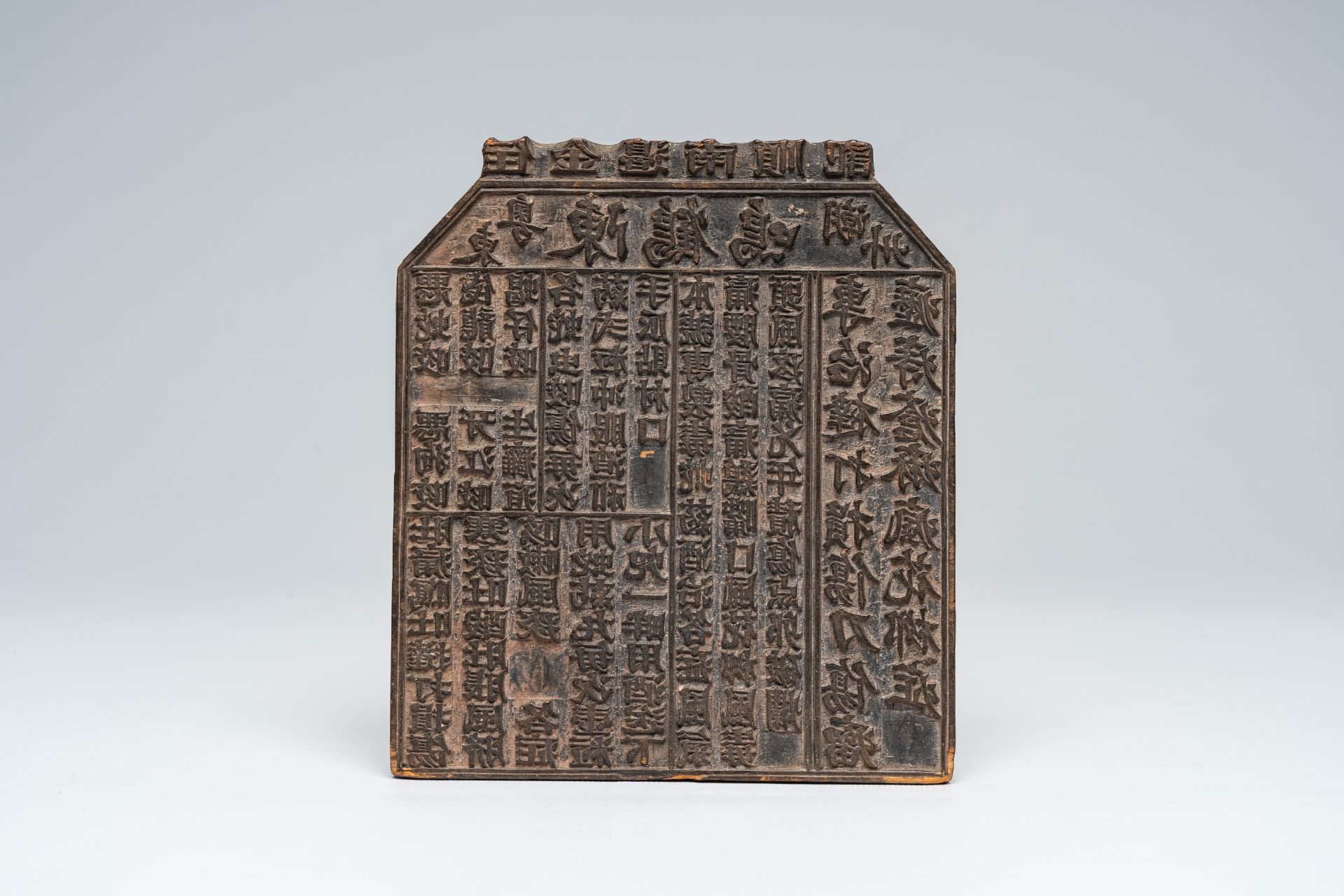 A Chinese polychrome wood sculpture, a collection of printing stamps and a travel case, 19th/20th C. - Image 2 of 11