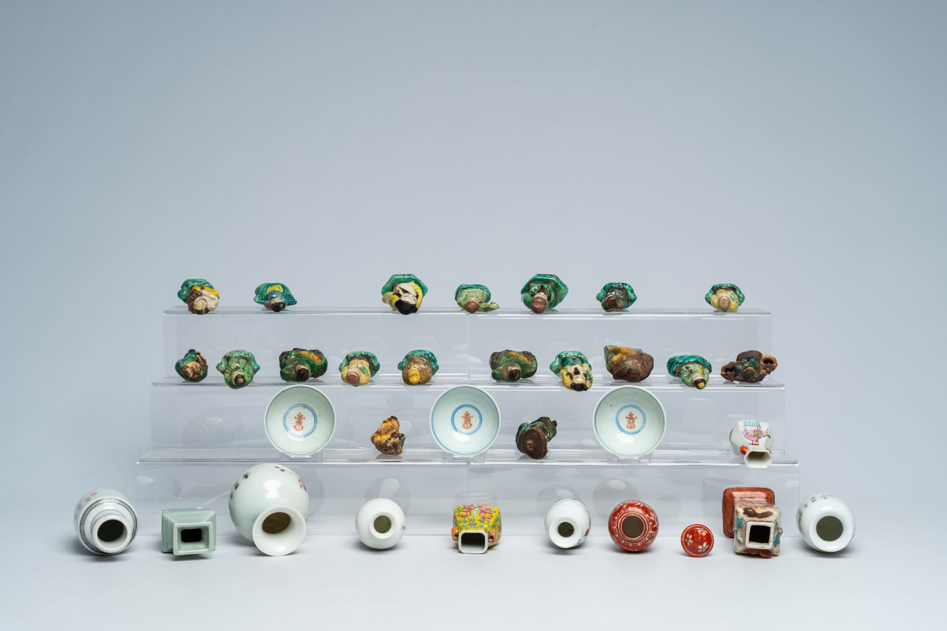 A varied collection of Chinese famille rose and celadon doll's house miniature vases and sancai glaz - Image 7 of 8