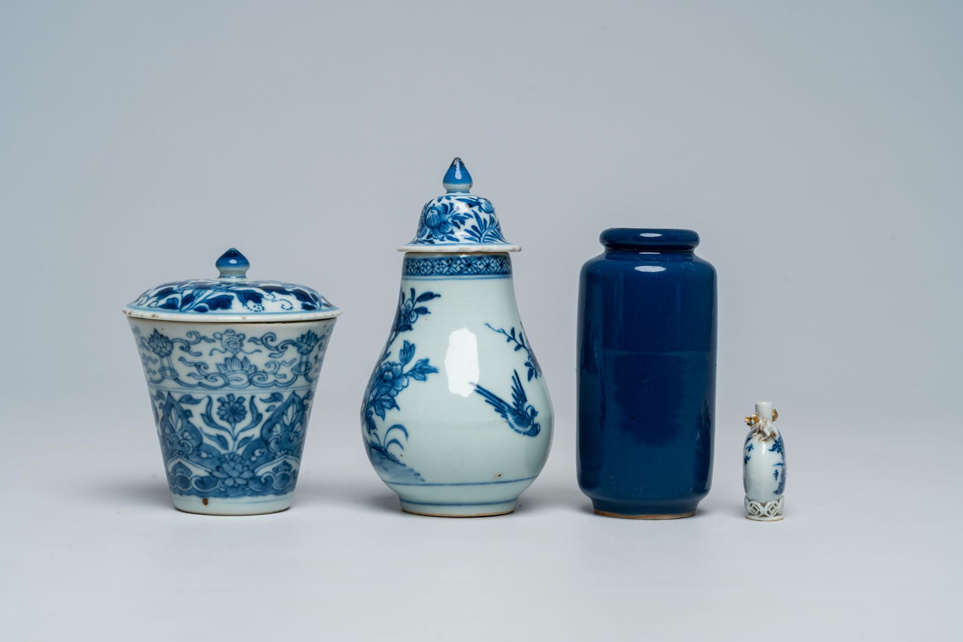 A Chinese blue and white snuff bottle, two covered beakers and a small blue rouleau vase, Kangxi and - Image 3 of 7