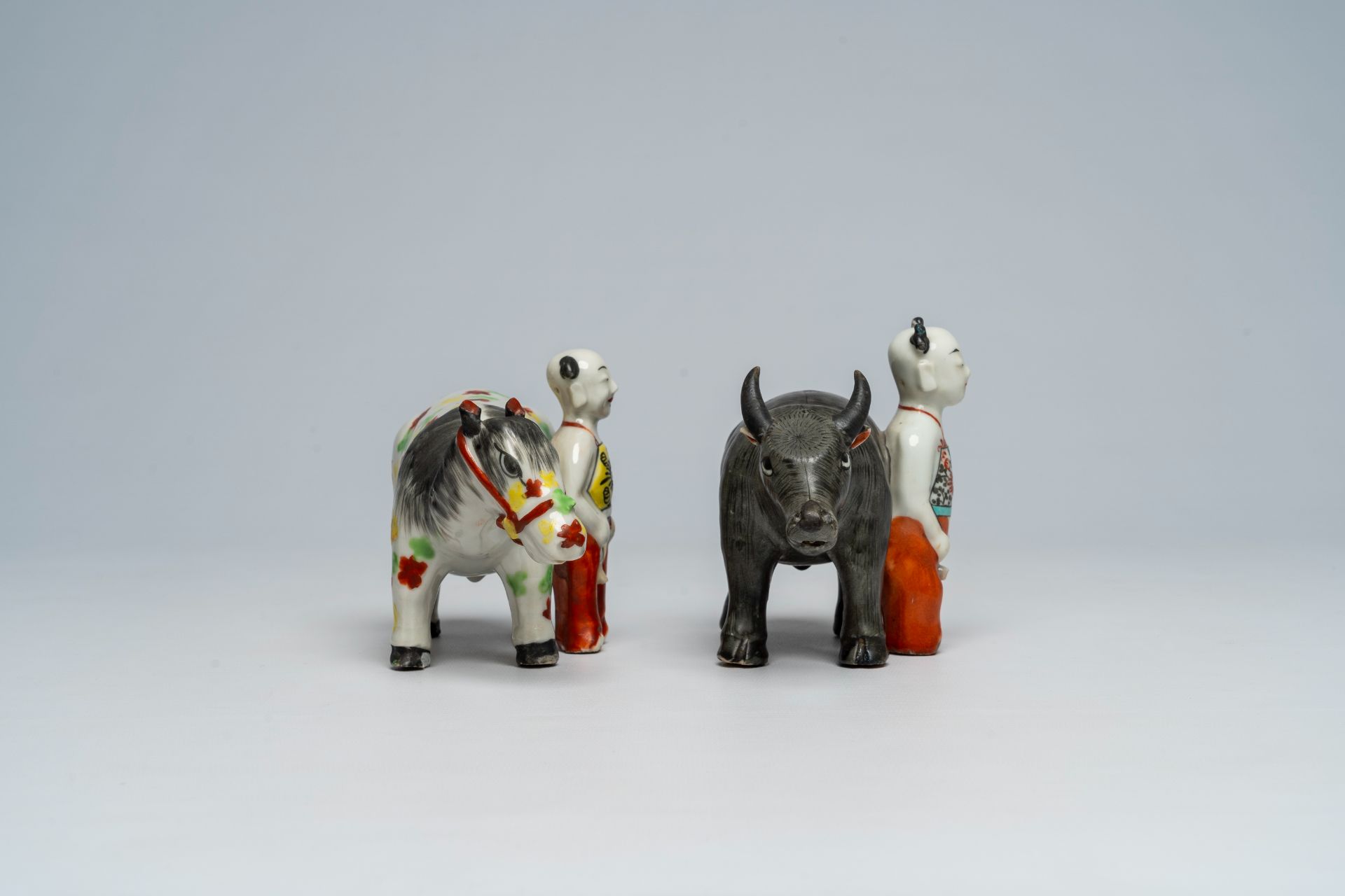 Two Chinese porcelain groups with a buffalo and a donkey with a boy, 19th/20th C. - Image 5 of 7