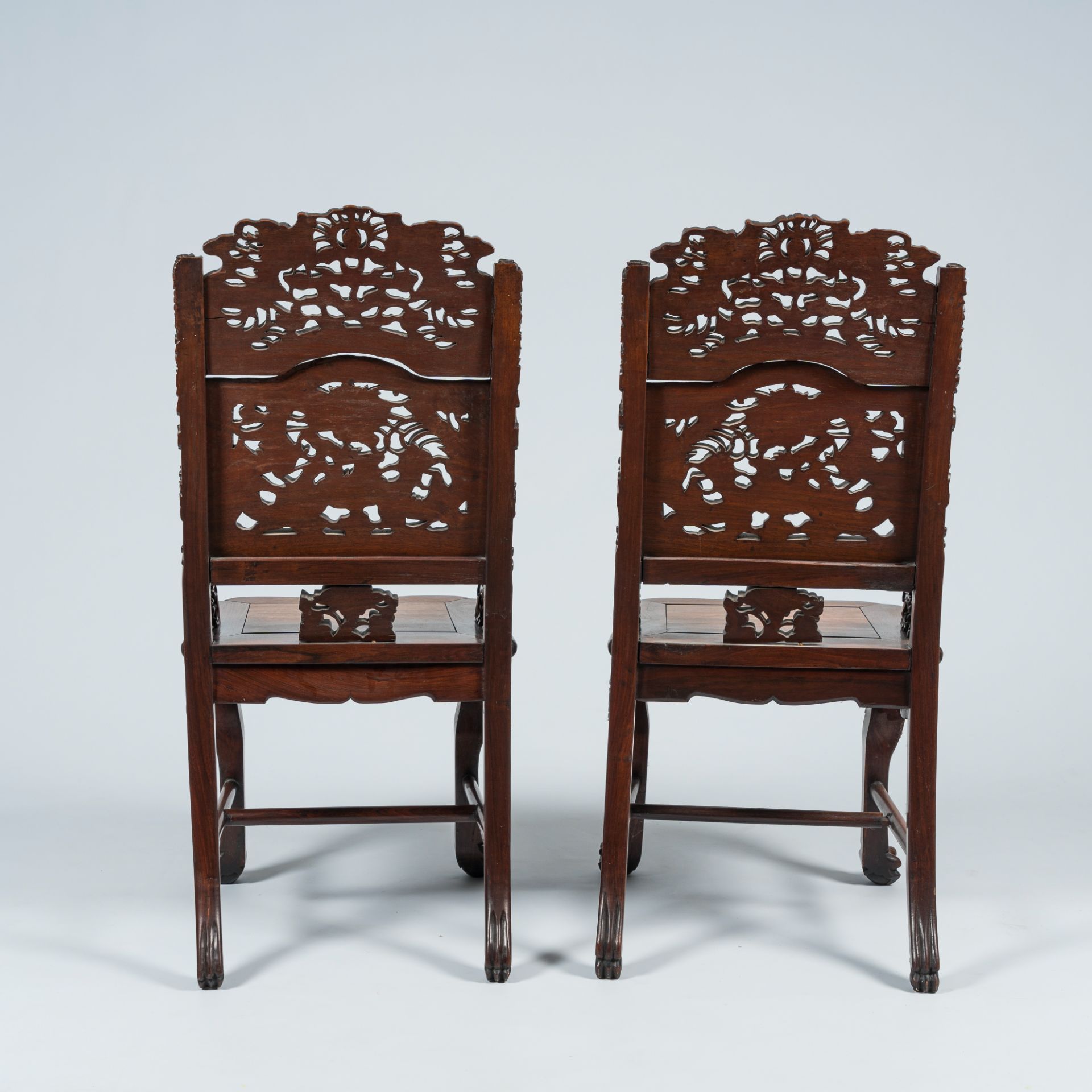 A pair of Chinese carved hardwood 'dragon' chairs, 19th C. - Image 4 of 10