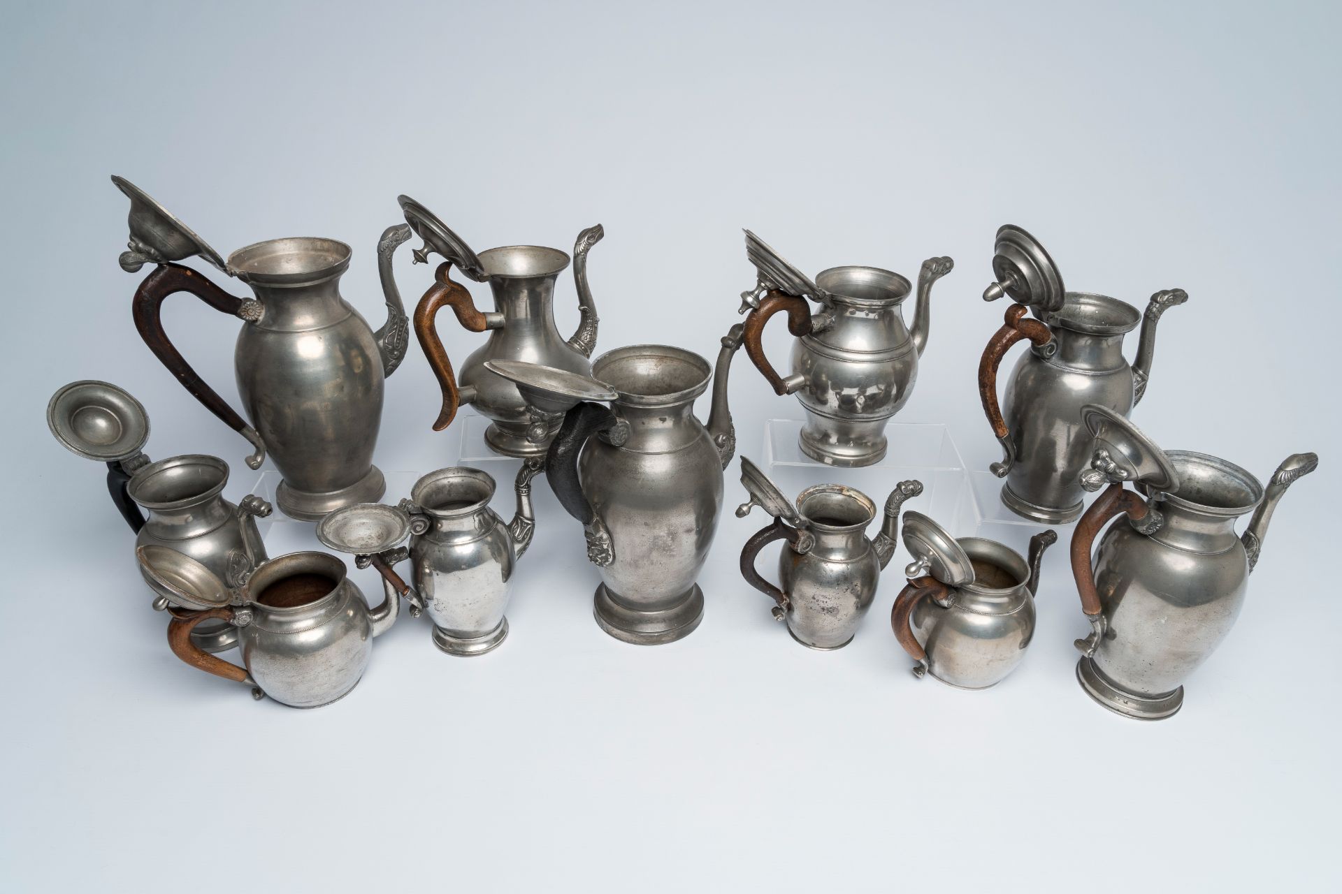 Eleven various pewter Empire 'dragon spout' jugs with wood handle, a.o. Brussels and Antwerp, 19th C - Image 6 of 9