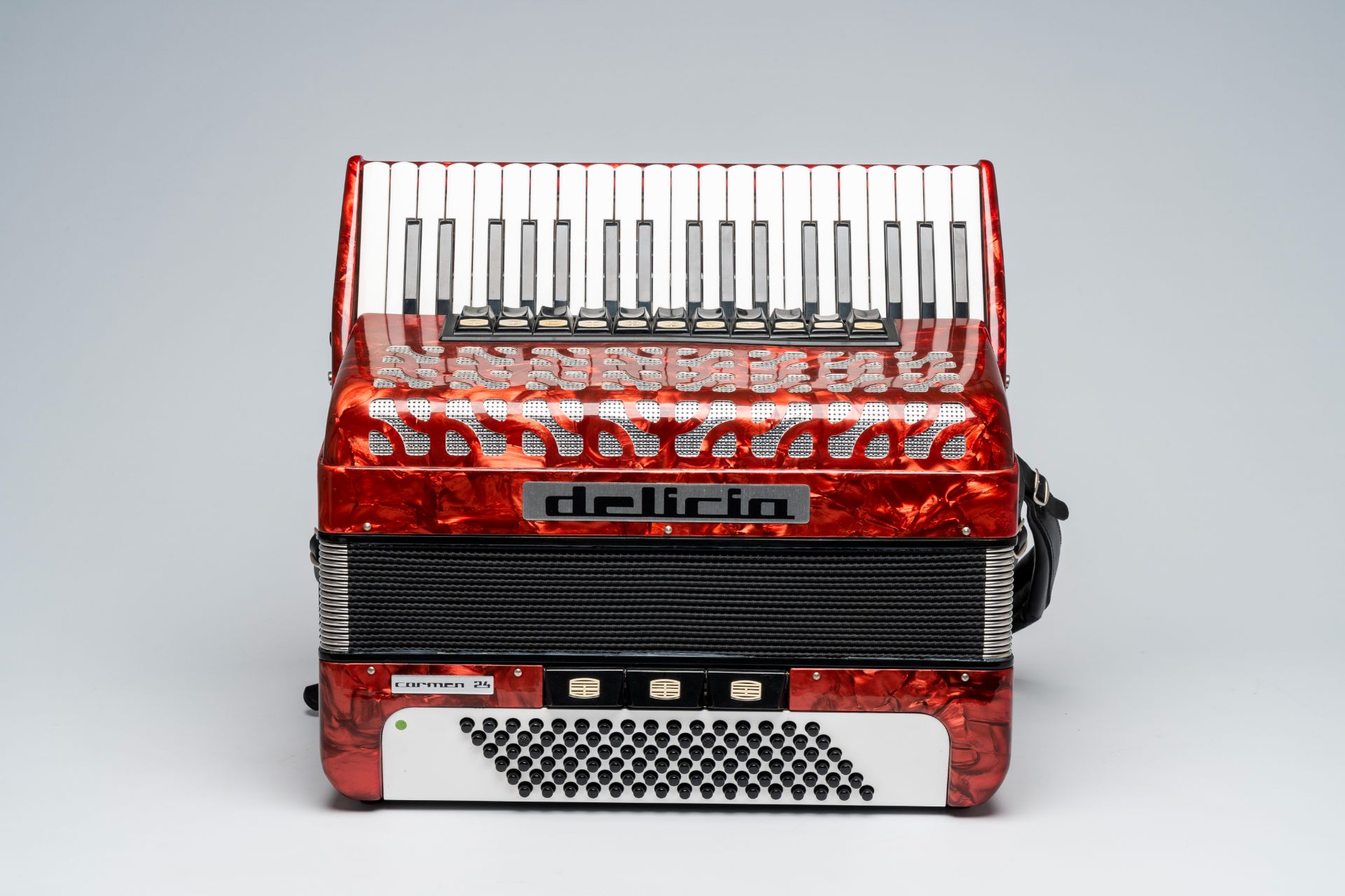 A Czech 'Delicia' chromatic accordion with piano keyboard and box, ca. 1990 - Image 3 of 6