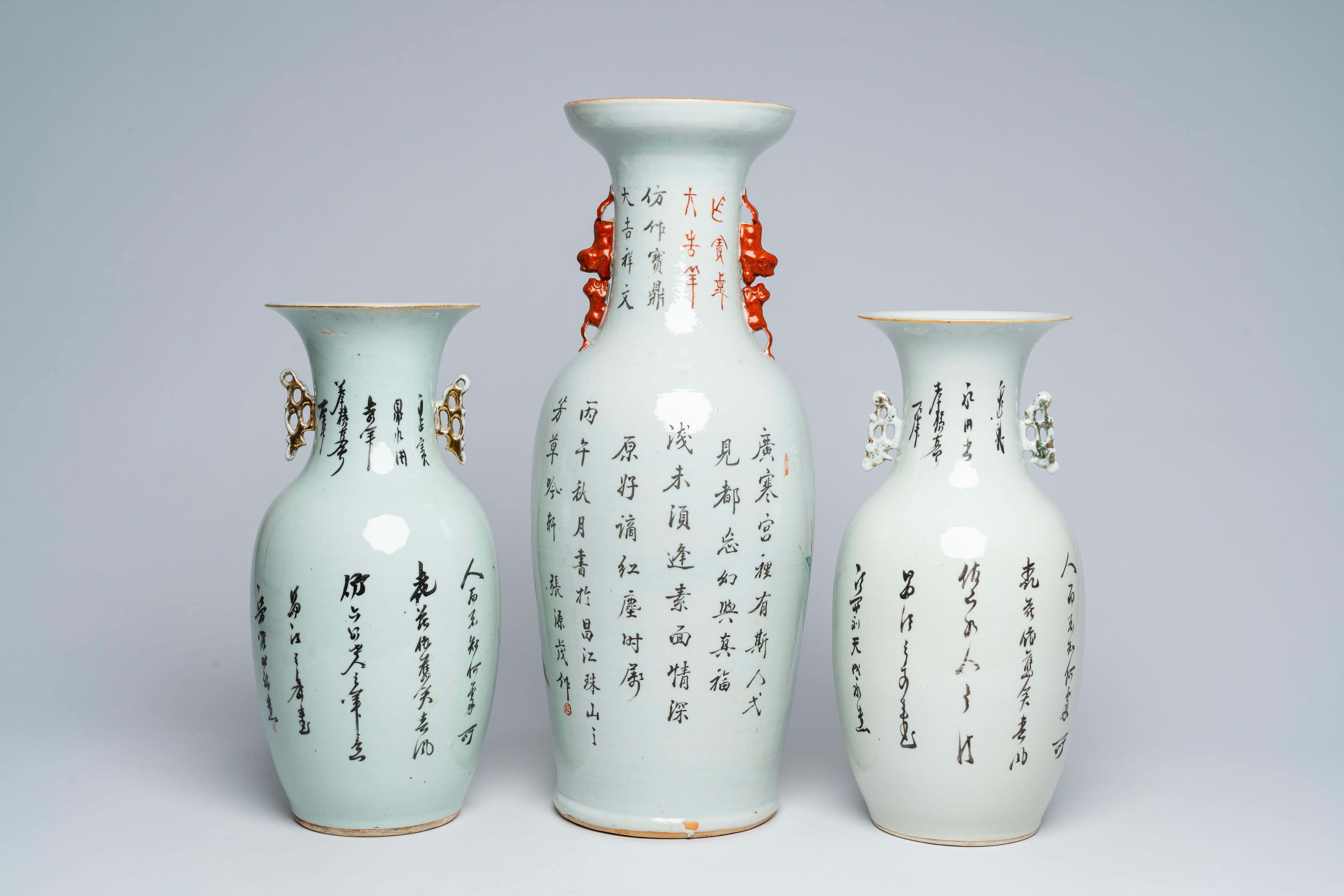 Three Chinese famille rose and qianjiang cai vases with ladies in a garden, 19th/20th C. - Bild 3 aus 6