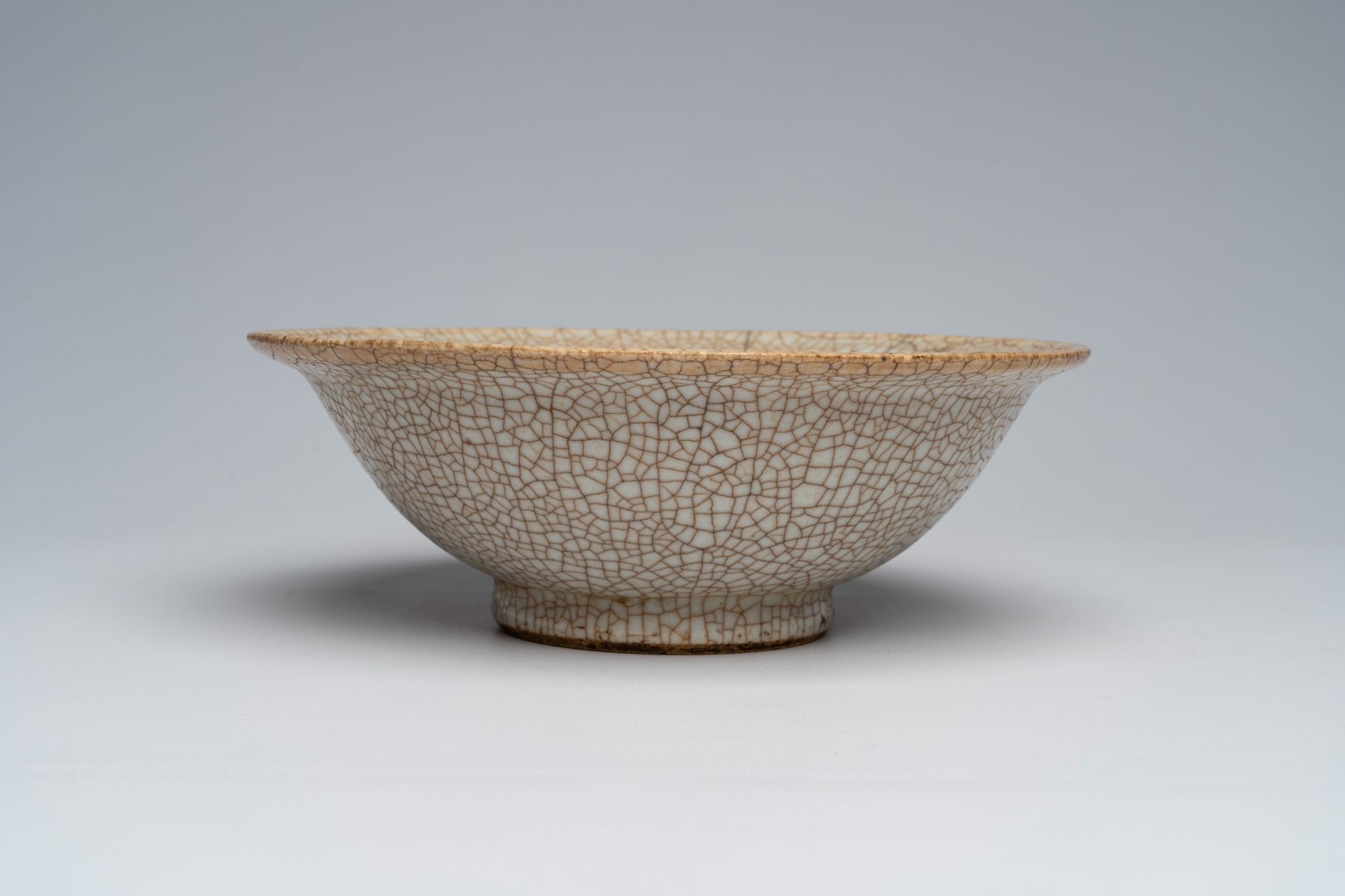 A Chinese 'ge yao' glazed bowl, 19th C. - Image 4 of 7