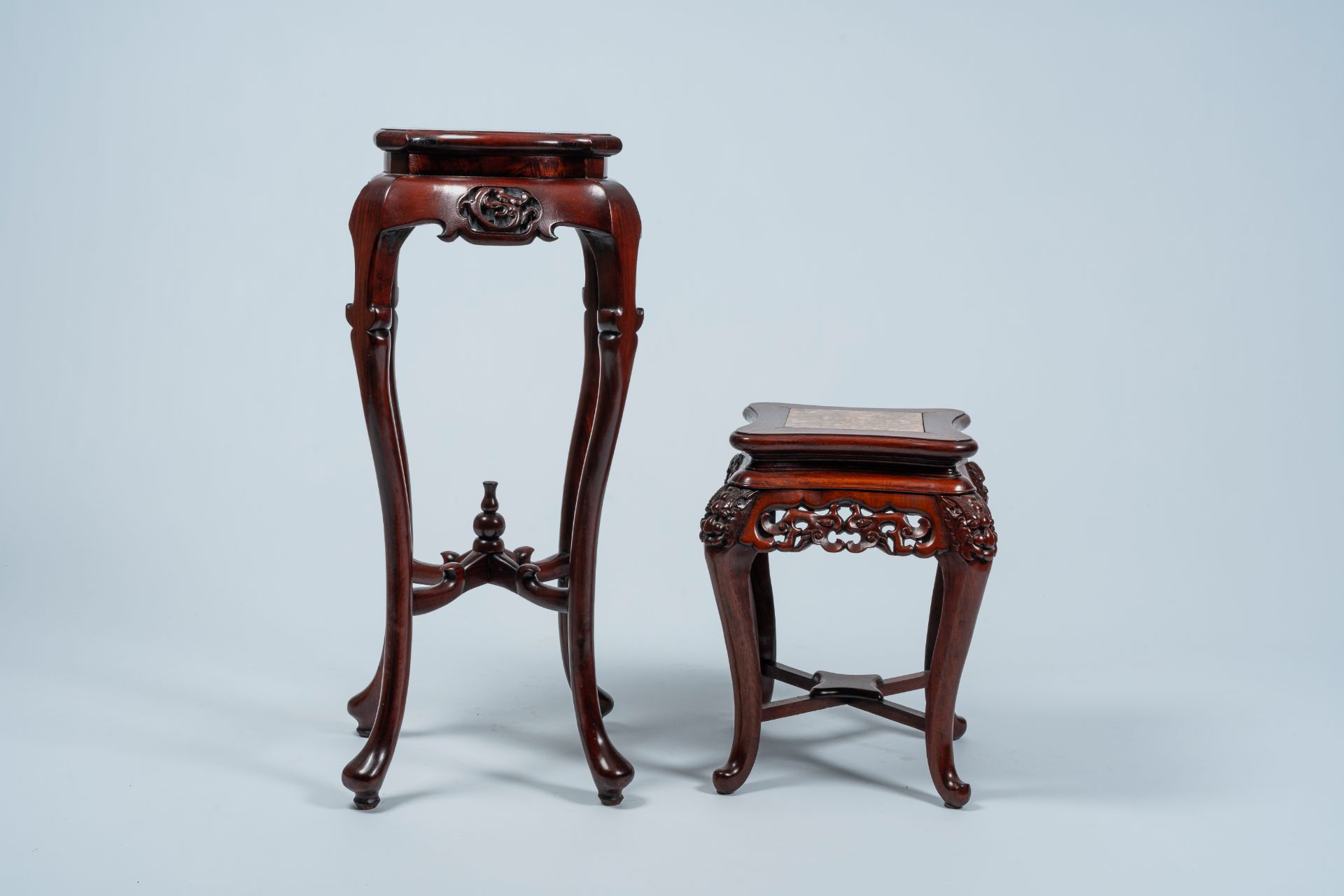 Two Chinese open worked carved wood stands with marble and dreamstone top, 20th C. - Image 3 of 7