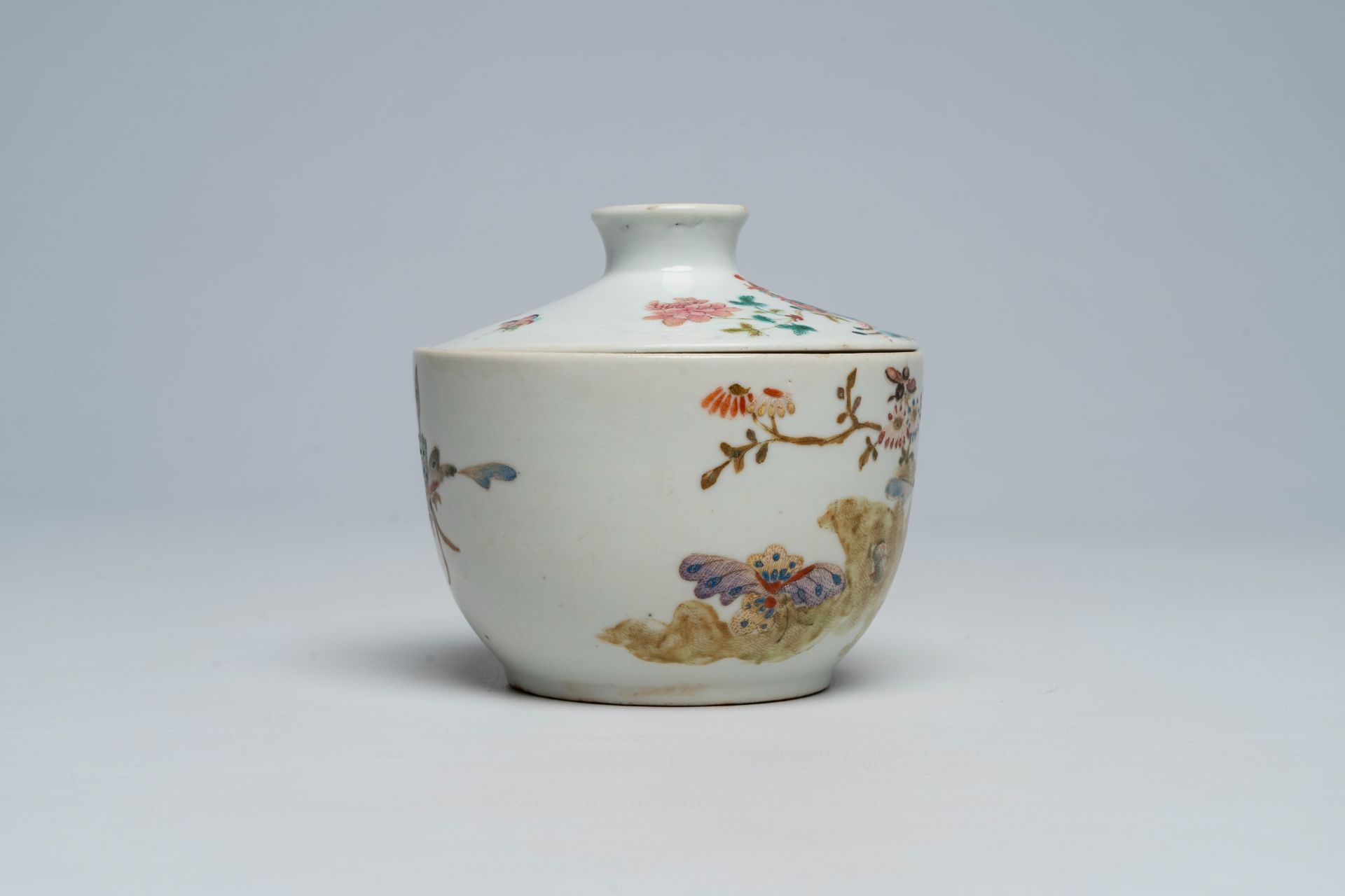 A Chinese famille rose bowl and cover with a phenix, butterflies and floral design, Tongzhi mark and - Image 3 of 5