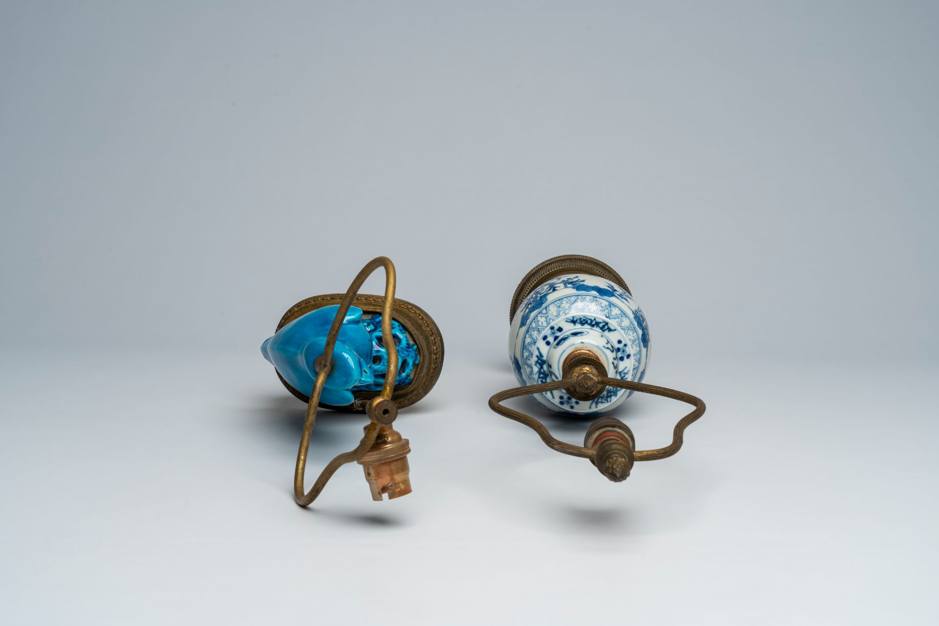 A Chinese blue and white vase and cover and a turquoise-glazed model of a parrot mounted as lamps, 1 - Image 5 of 6