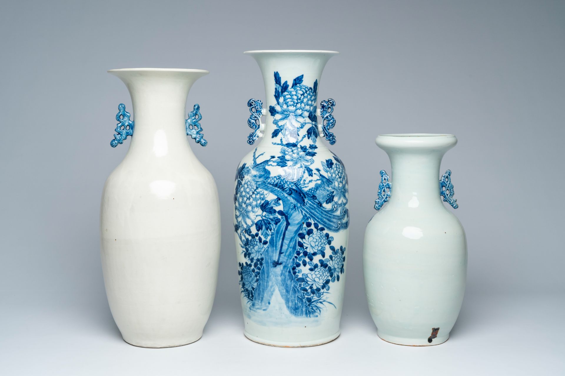 Three Chinese blue and white vases with birds among blossoming branches, 19th/20th C. - Image 3 of 6