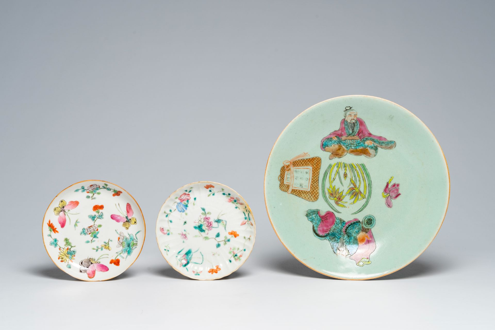 A varied collection of Chinese famille rose porcelain, 19th/20th C. - Image 2 of 10