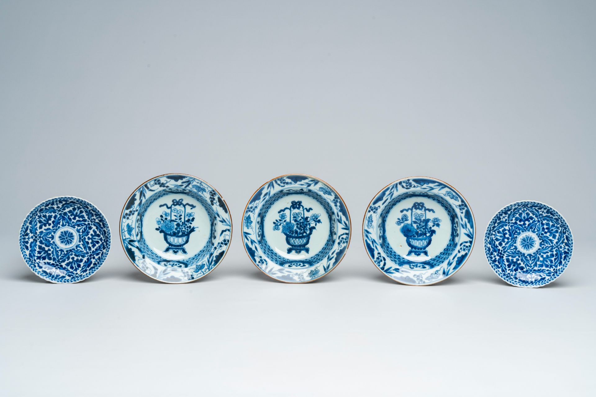 A varied collection of Chinese blue and white cups and saucers, 18th/19th C. - Image 2 of 11