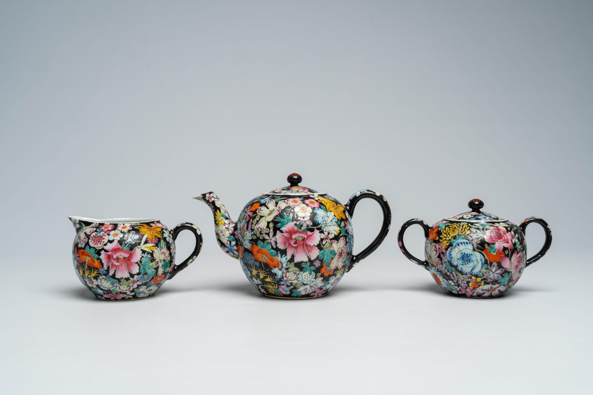 A Chinese fifteen-piece famille rose 'millefleurs' tea set with matching case, Guangxu mark, 20th C. - Image 6 of 20