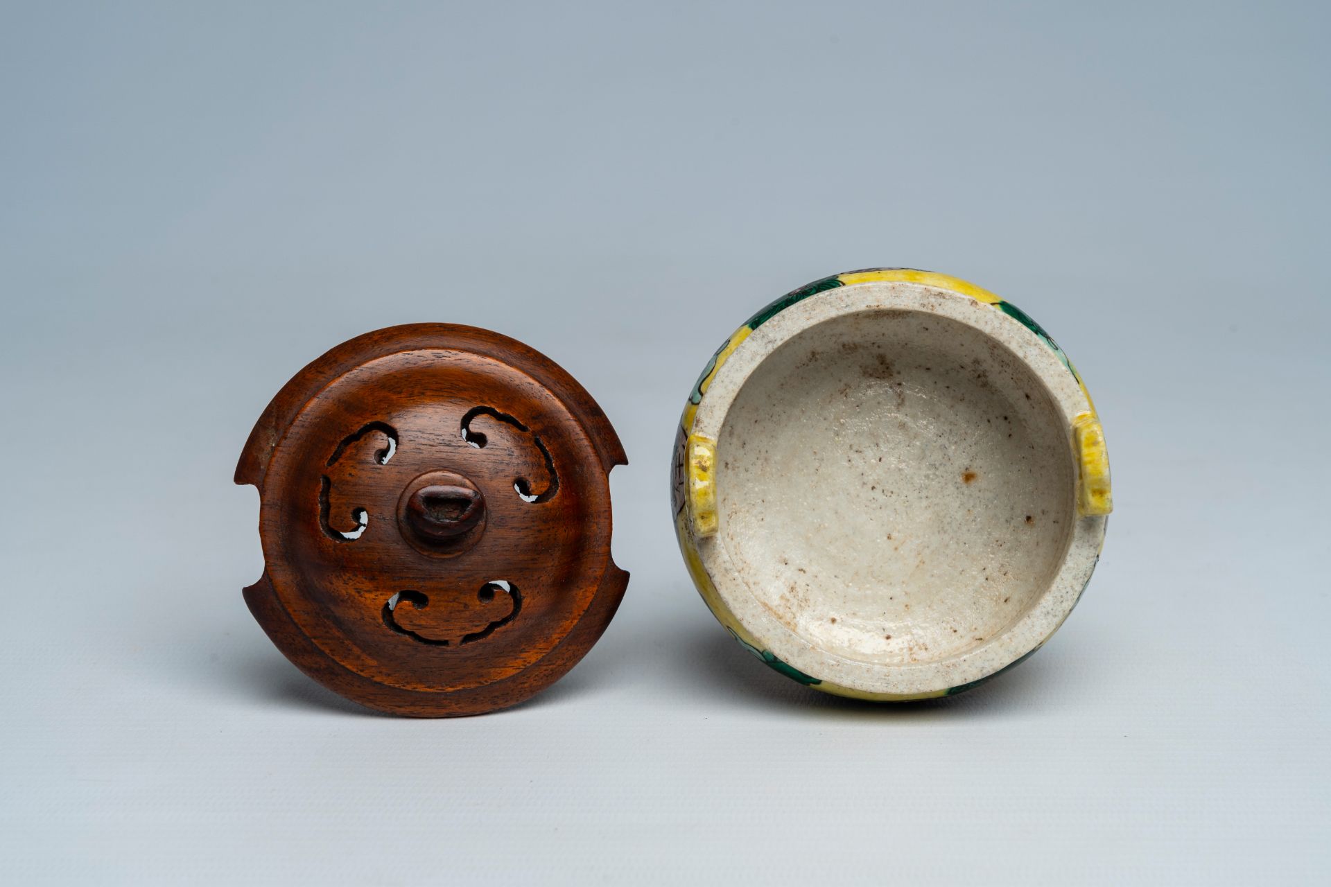 A Chinese verte biscuit yellow-ground 'Buddhist lions' tripod censer, 19th C. - Image 7 of 8