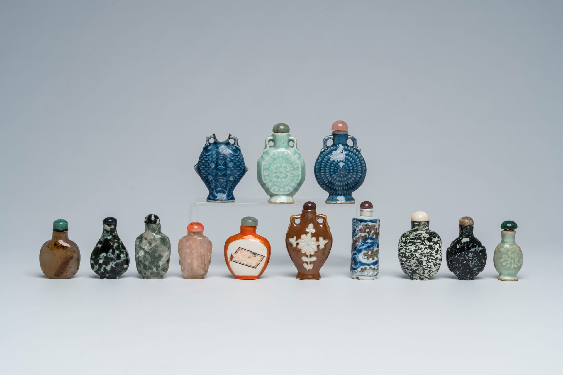 Thirteen various Chinese porcelain, hardstone, quartz and agate snuff bottles, 19th/20th C. - Image 2 of 7