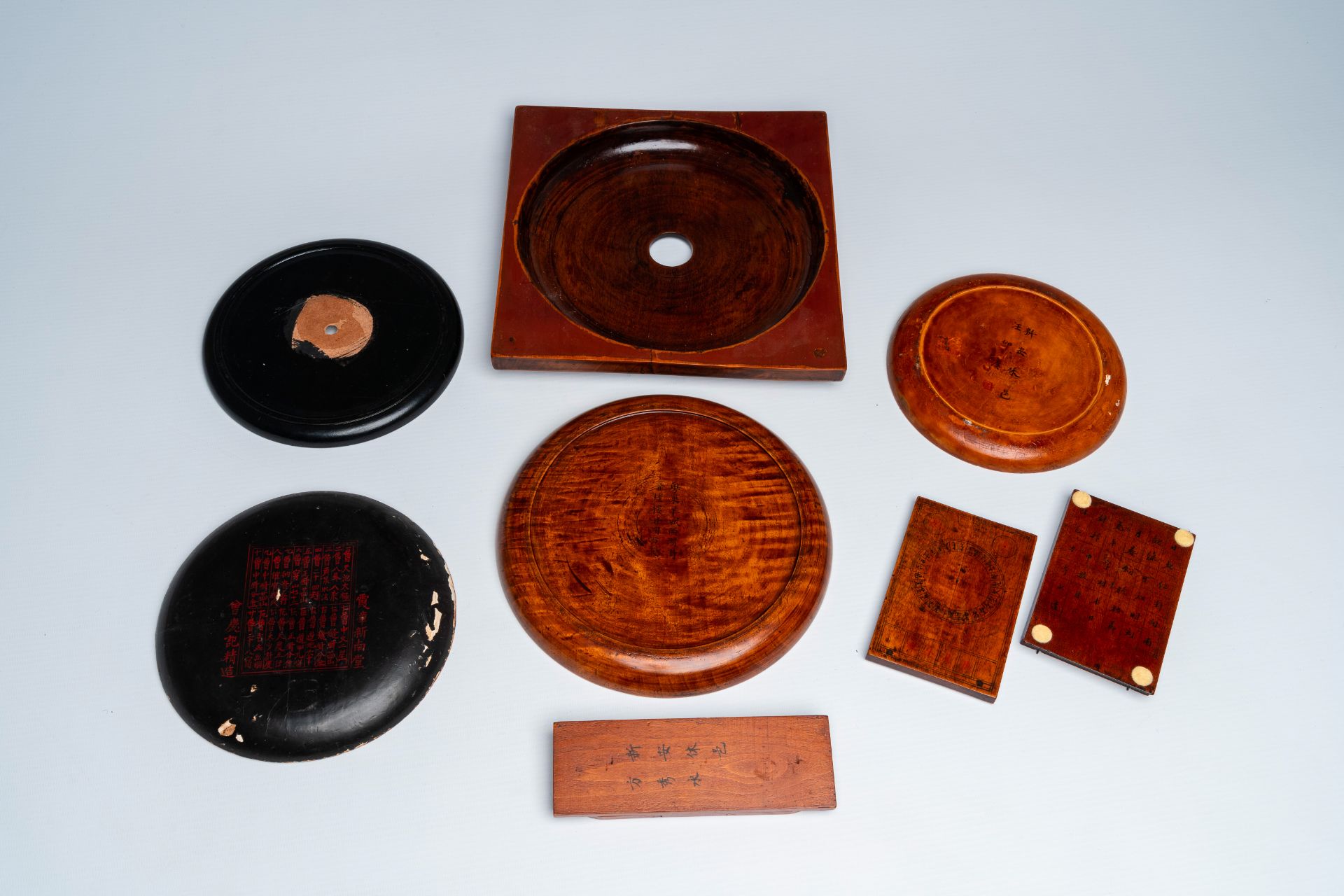 Six various Chinese Feng Shui compasses, a bamboo cricket box and an abacus, 19th/20th C. - Image 3 of 5