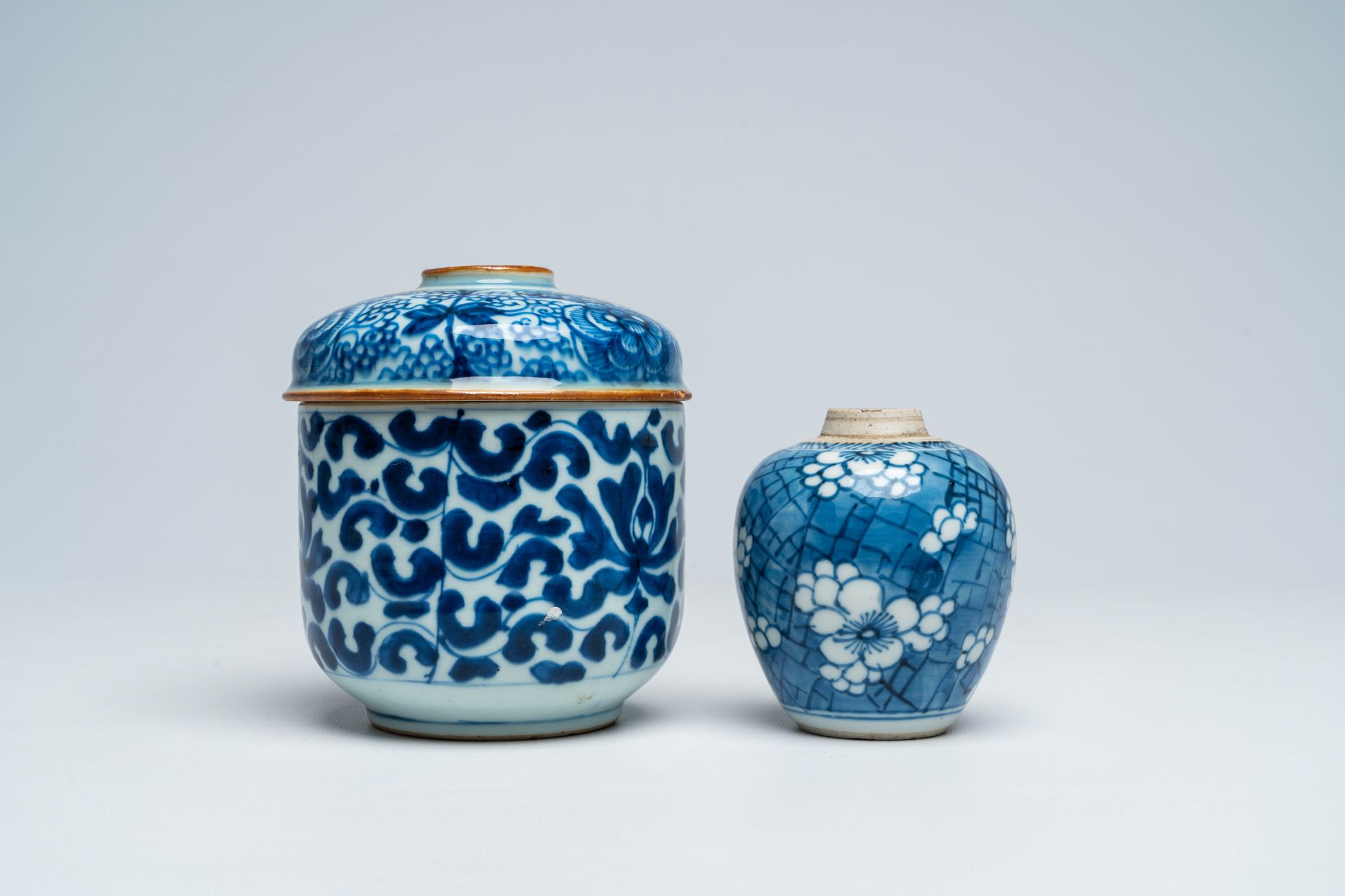 A Chinese blue and white covered bowl and a small vase, Kangxi - Image 2 of 7