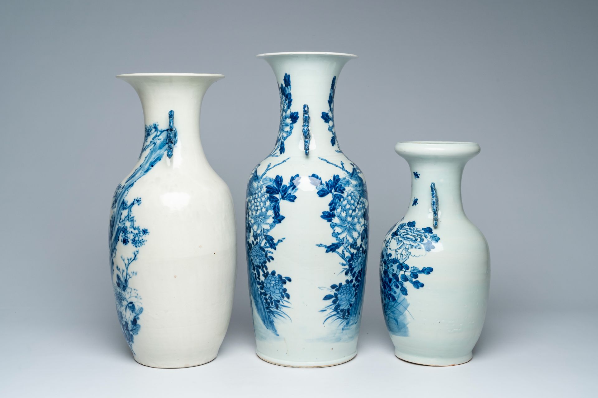 Three Chinese blue and white vases with birds among blossoming branches, 19th/20th C. - Image 2 of 6