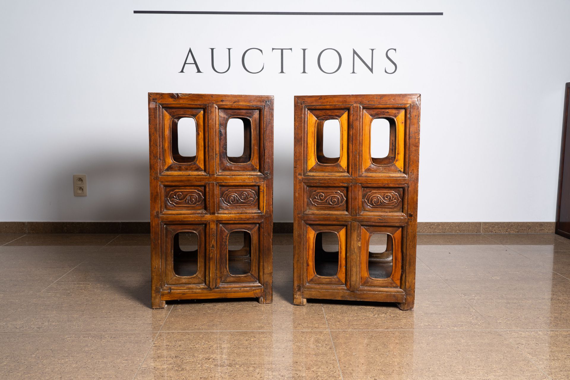 A long Chinese wood console table, 20th C. - Image 4 of 22