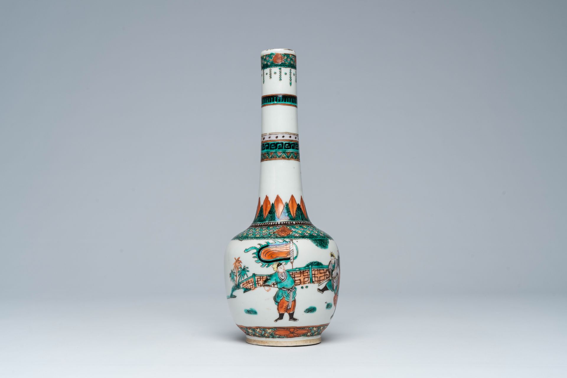 A Chinese famille verte vase with figures in a garden, Kangxi mark, 19th C. - Image 4 of 7