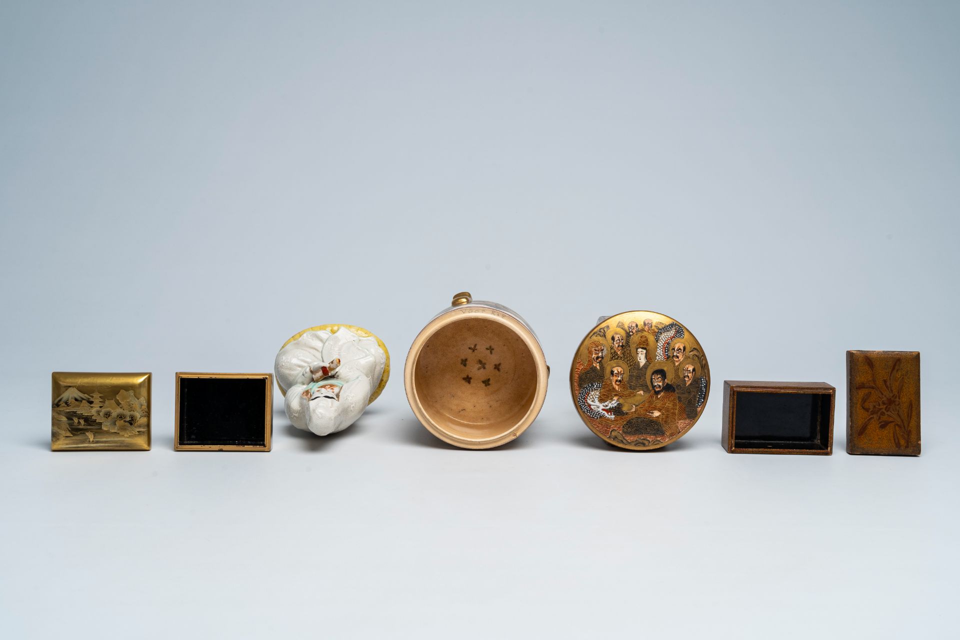 Two Japanese lacquered boxes and covers, a Satsuma jar and cover and various polychrome porcelain, M - Image 9 of 10