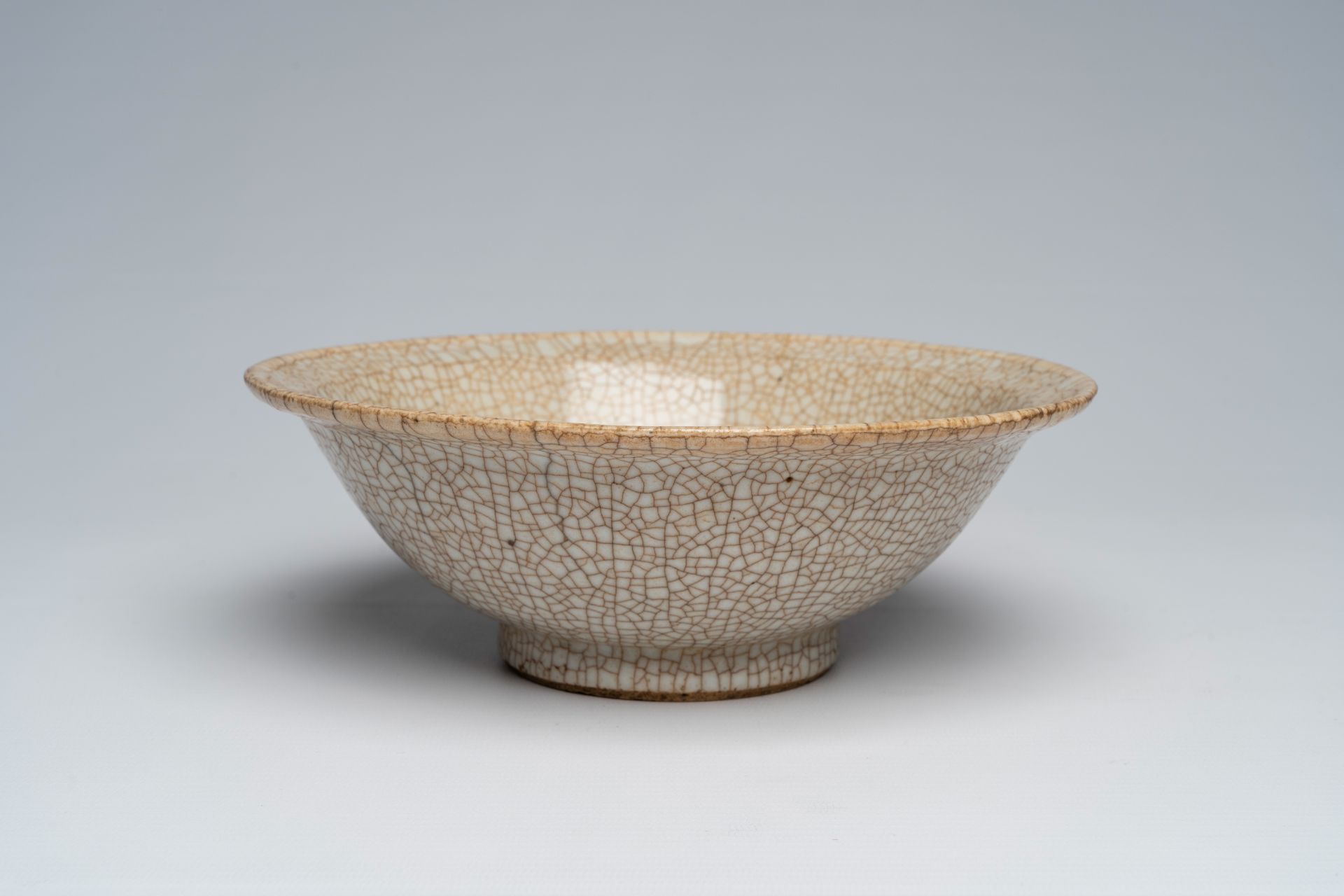 A Chinese 'ge yao' glazed bowl, 19th C. - Image 7 of 7