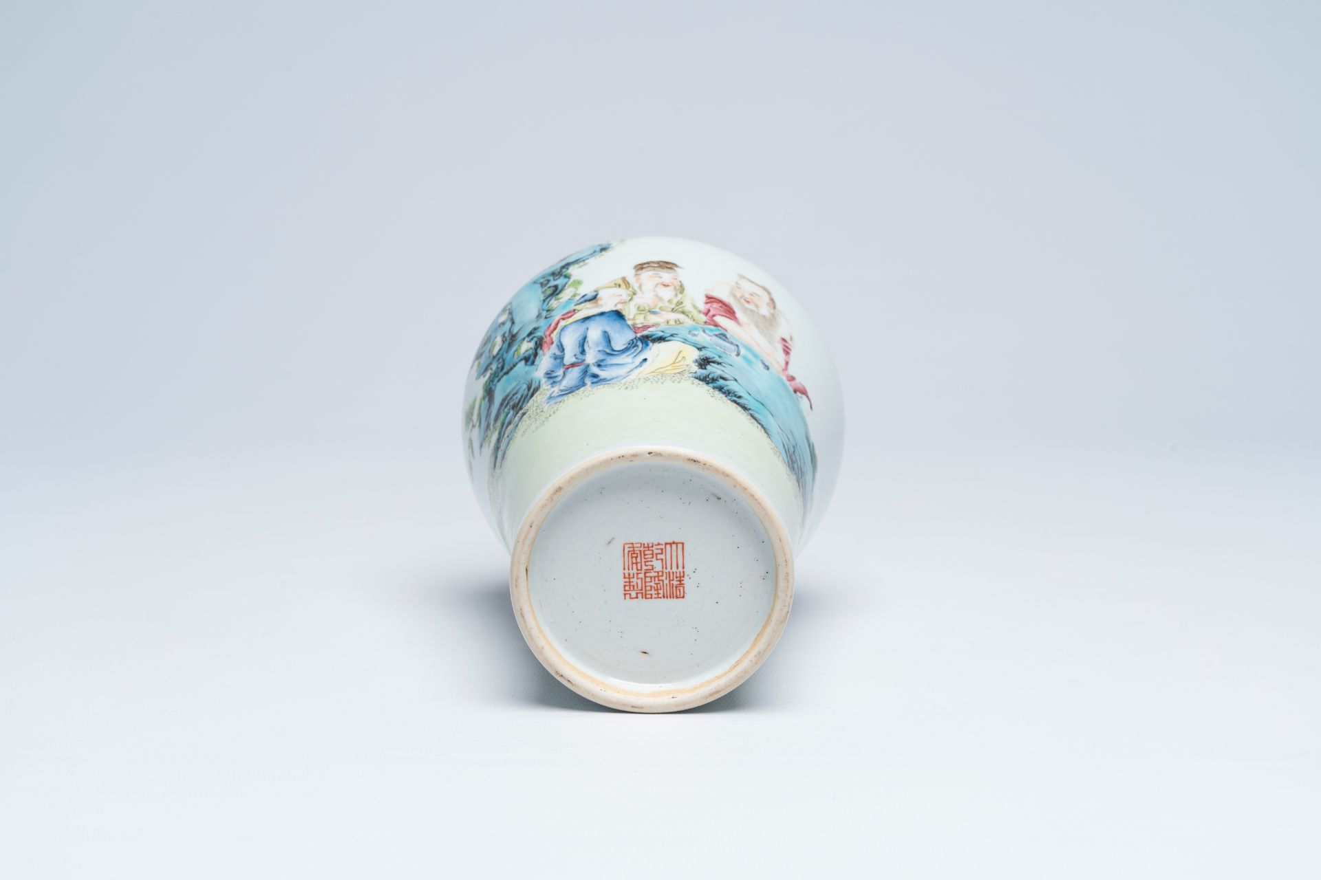 A Chinese famille rose meiping vase with scholars in a landscape, Qianlong mark, 19th/20th C. - Image 6 of 6