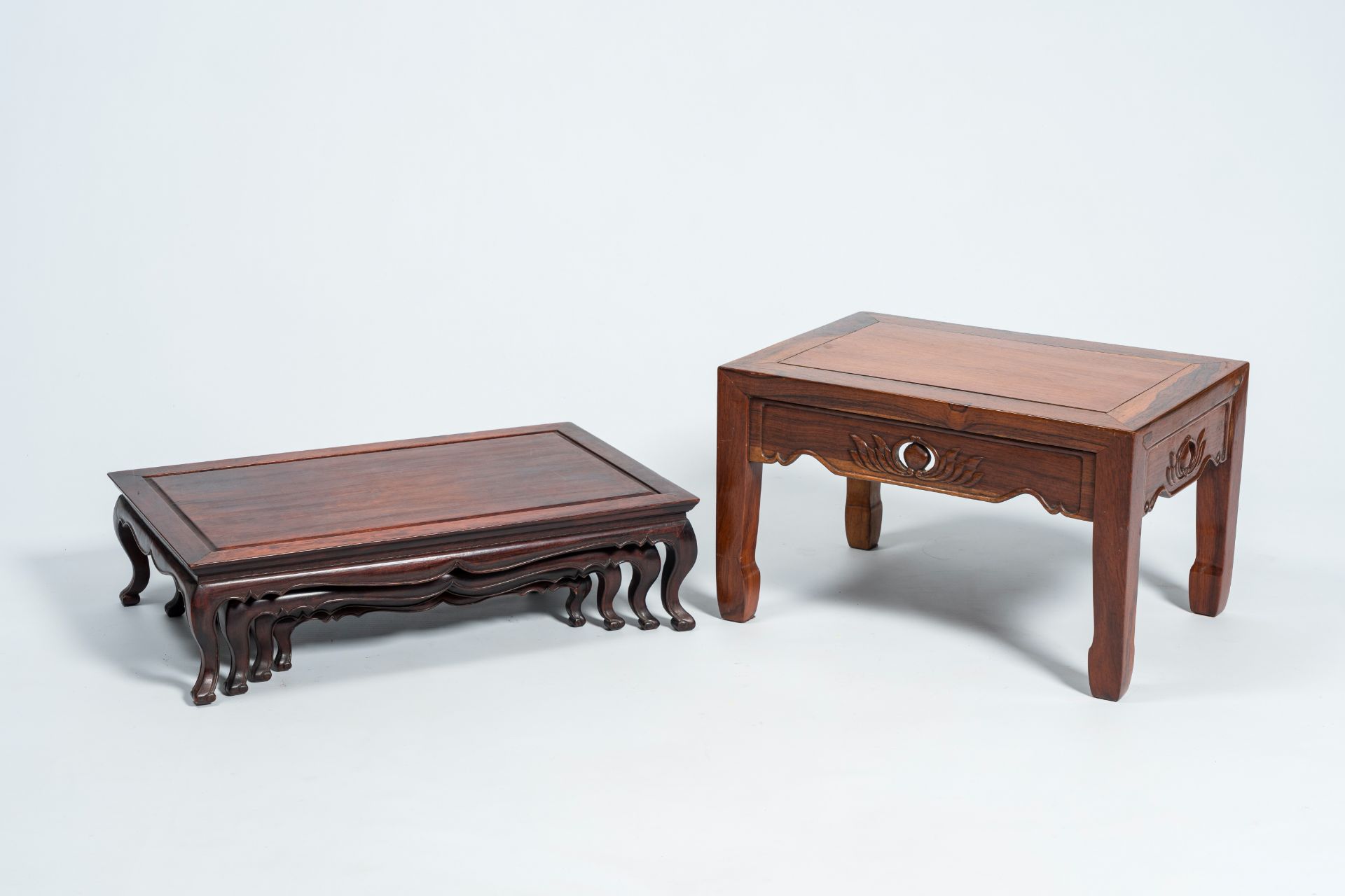 Four Chinese rectangular wood nesting tables and a side table with floral design, 20th C. - Image 2 of 8