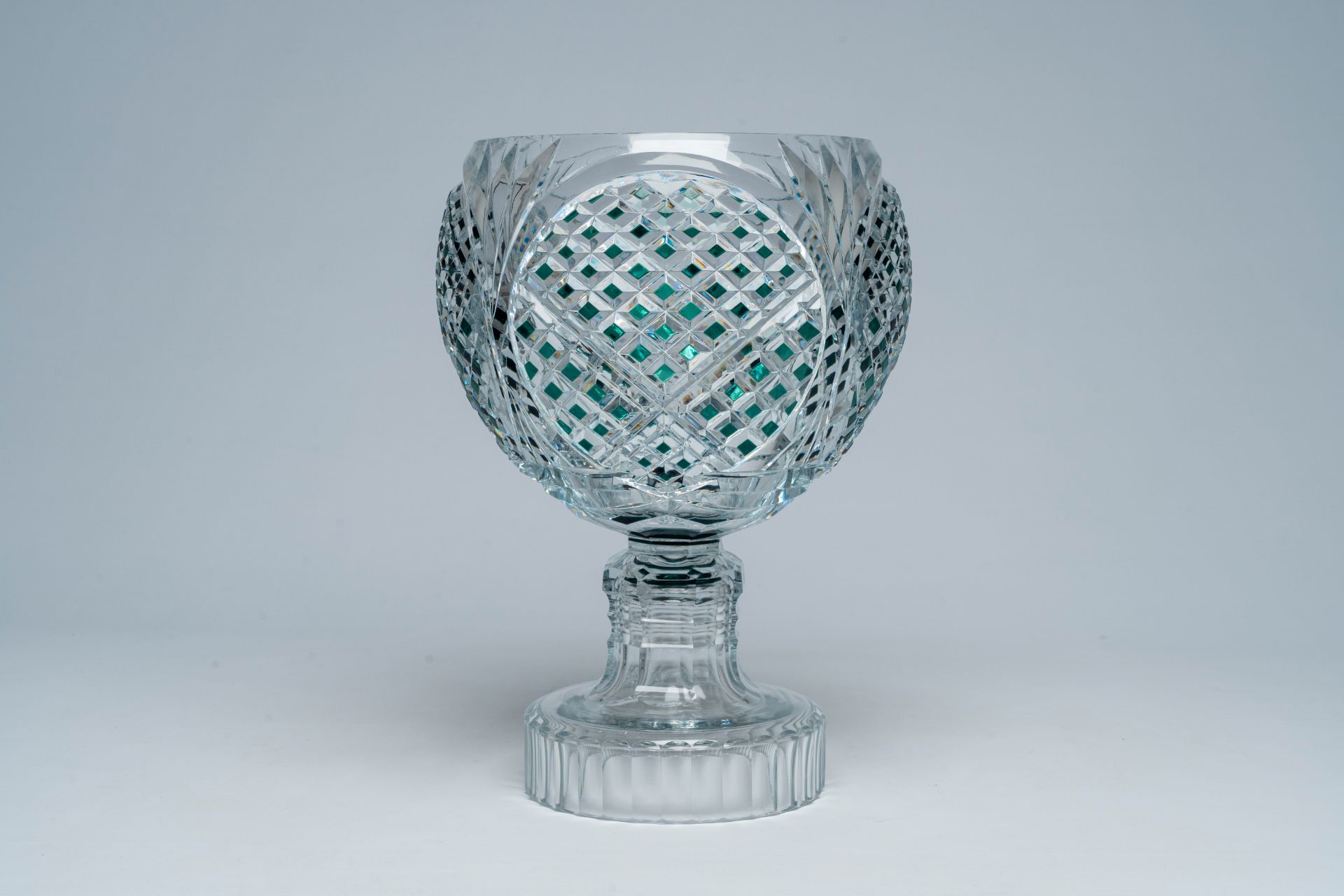 A green overlay crystal cut 'Zorba' bowl on foot, Val Saint Lambert, 20th C.