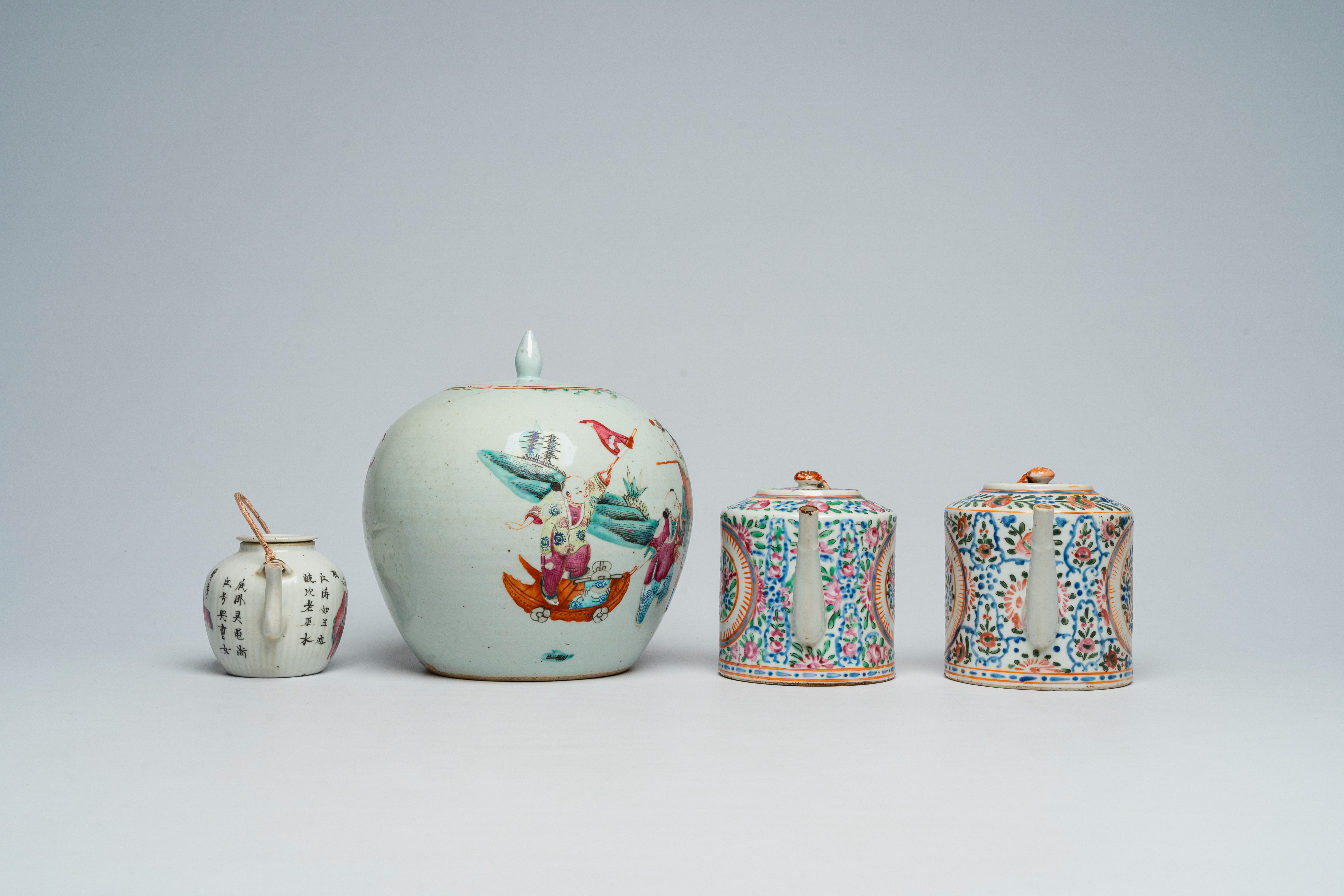 A varied collection of Chinese famille rose porcelain with figures and floral design, 19th/20th C. - Bild 5 aus 13