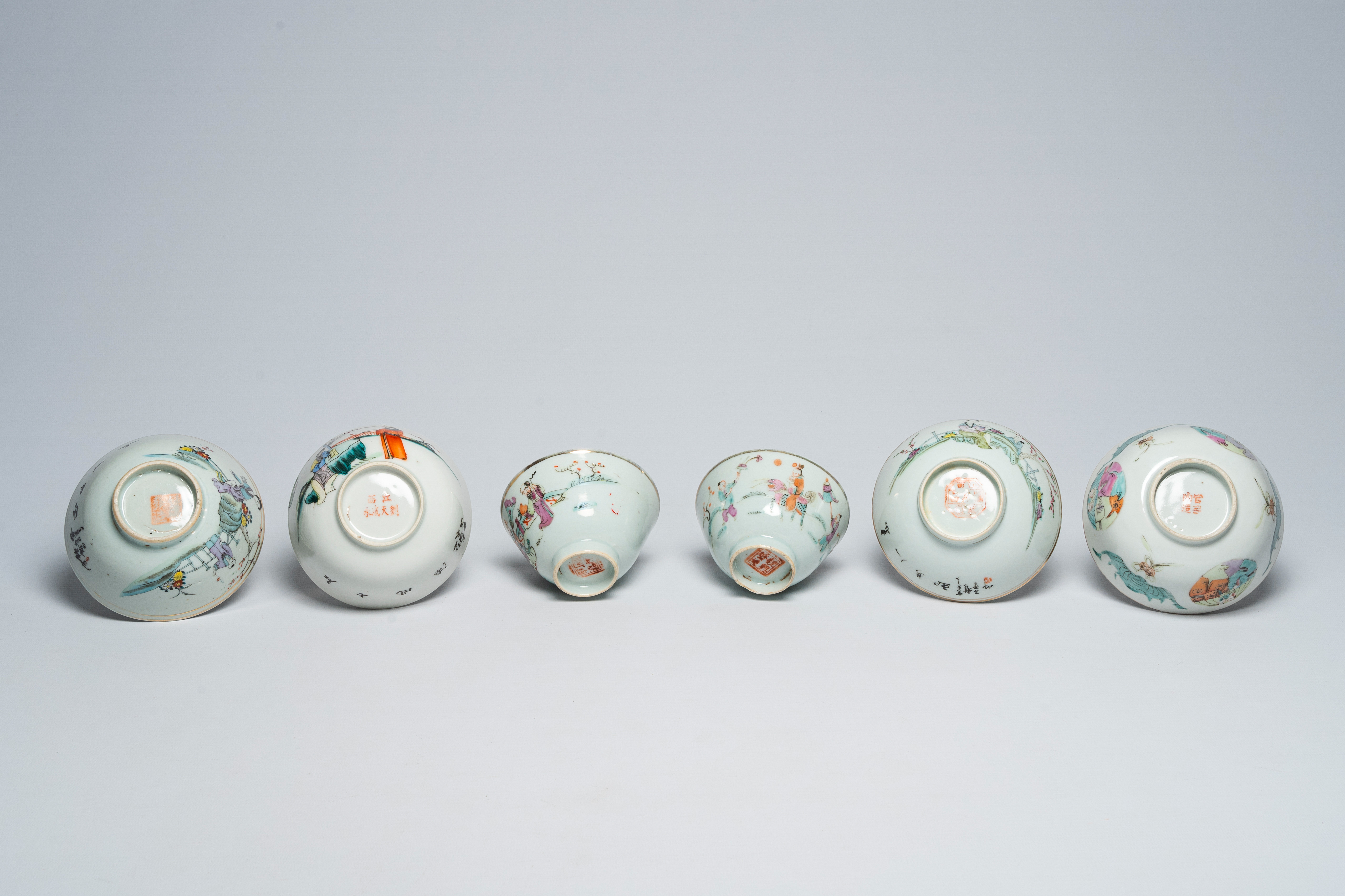 A varied collection of Chinese famille rose bowls, 19th/20th C. - Bild 7 aus 13