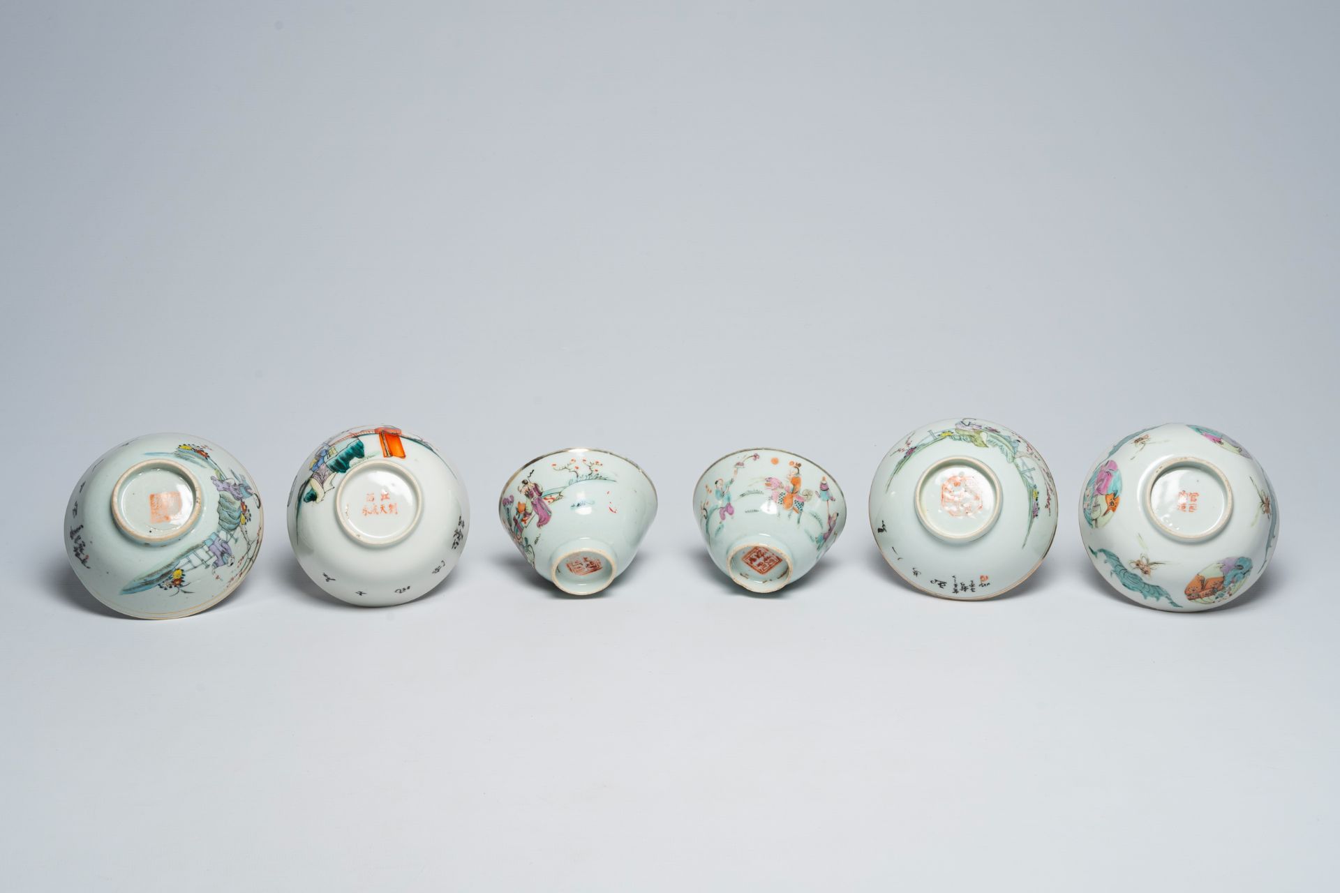 A varied collection of Chinese famille rose bowls, 19th/20th C. - Image 7 of 13