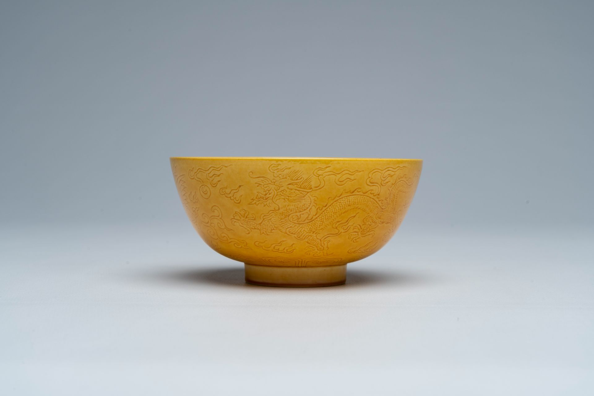 A Chinese monochrome yellow bowl with incised design of dragons and phoenixes, Jiaqing mark, 19th/20 - Image 4 of 7