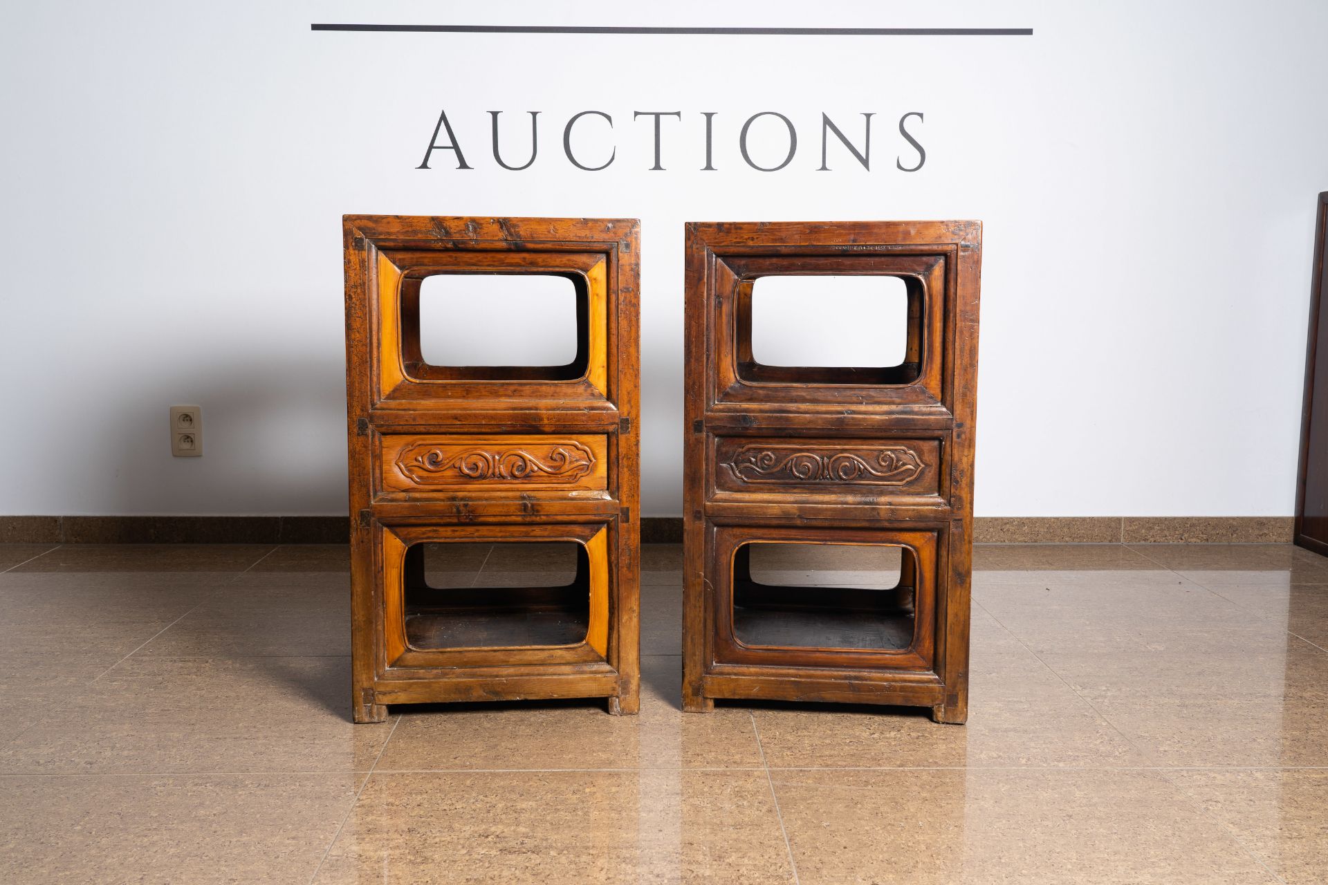 A long Chinese wood console table, 20th C. - Image 3 of 22