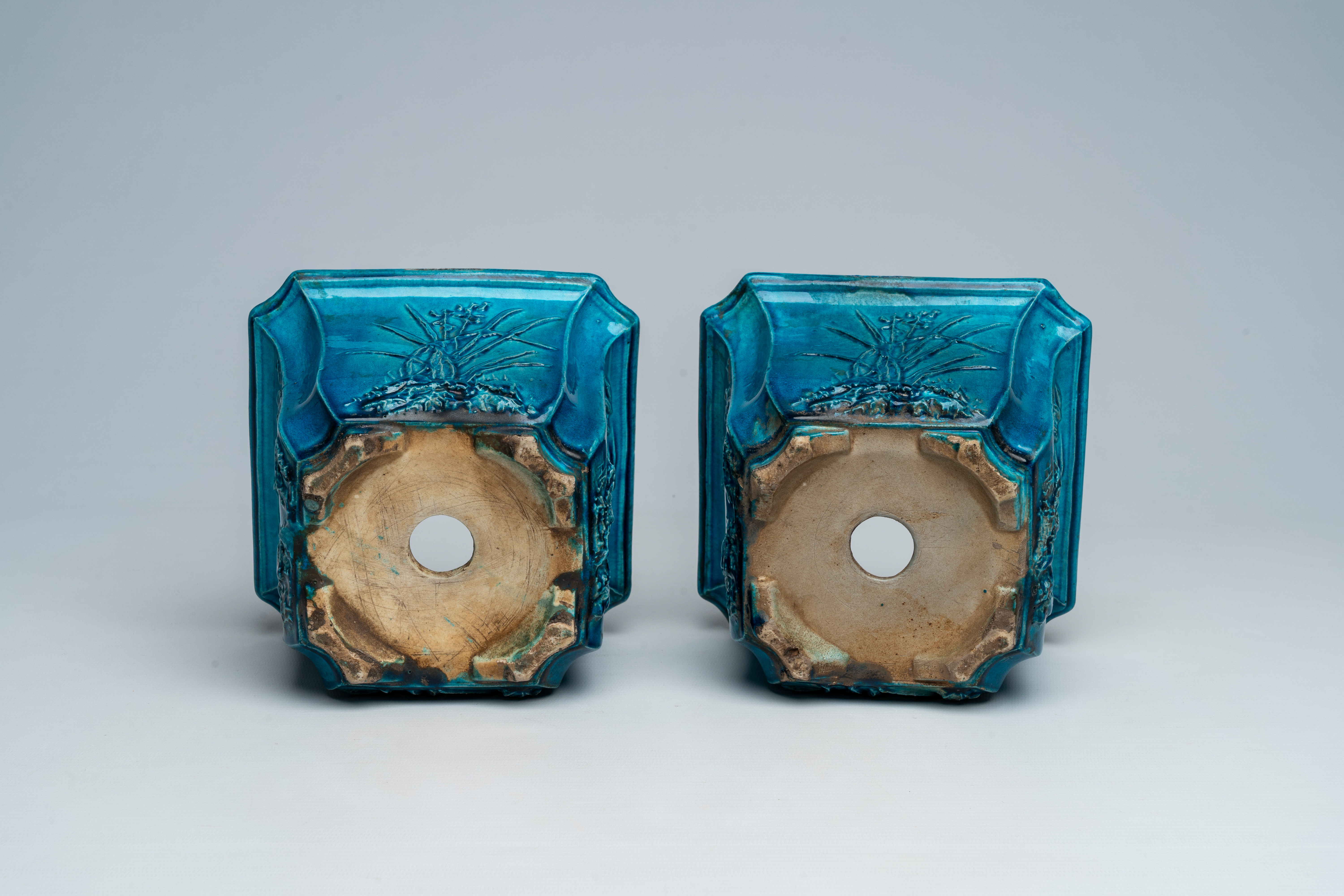 A pair of Chinese monochrome turquoise jardiniÃ¨res with floral relief design, 19th C. - Image 7 of 8