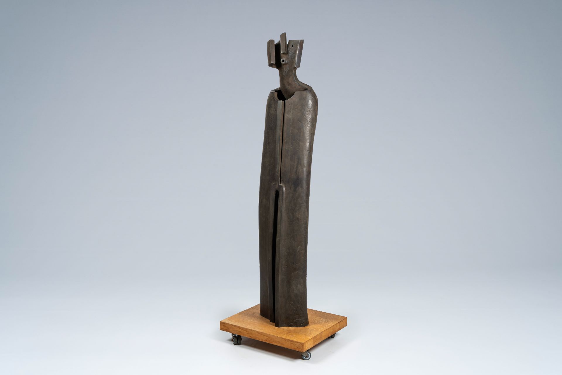 Jacques Tenenhaus (1947): 'The walking man', steel patinated bronze, foundry Landowski, ed. 1/8, dat