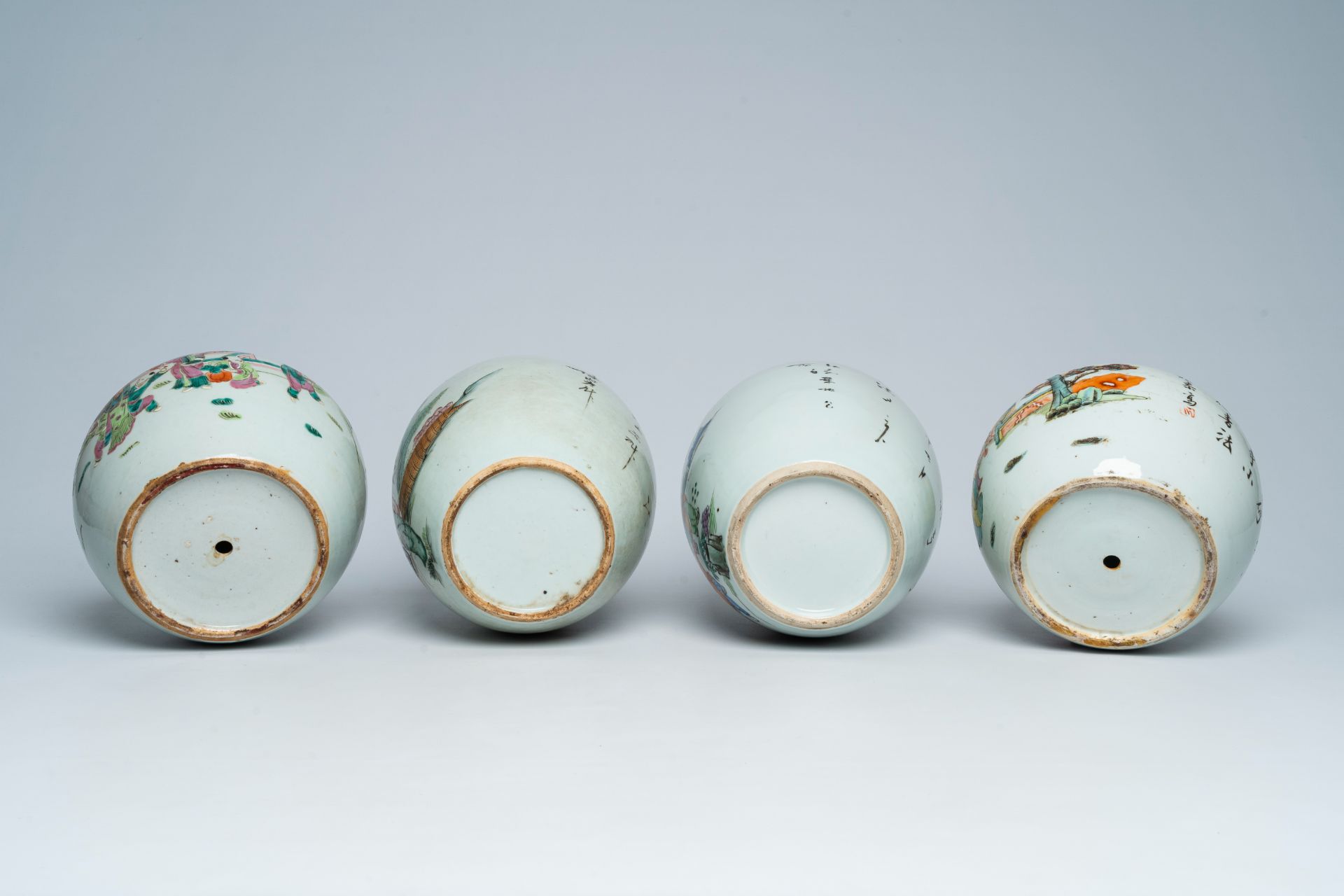 Four Chinese qianjiang cai and famille rose ginger jars with figures in a landscape, 19th/20th C. - Image 7 of 9