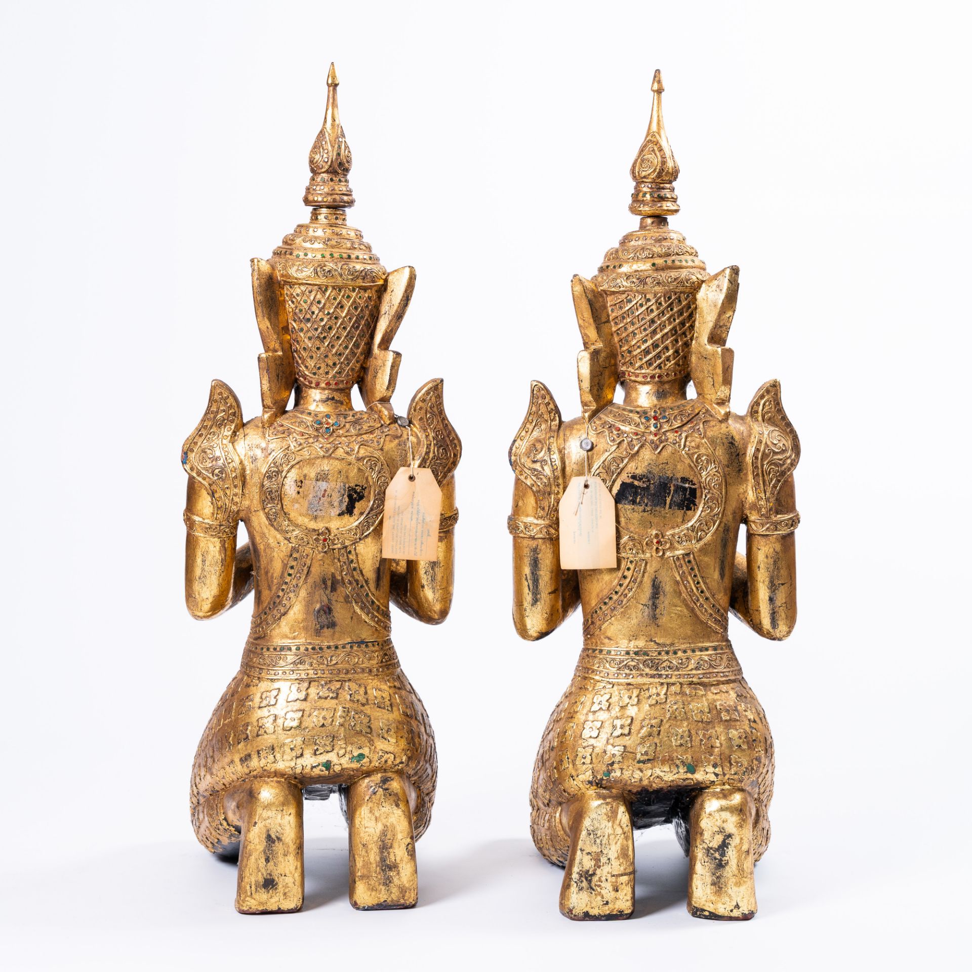 A pair of tall inlaid gilt wood figures of a kneeling Buddha, Thailand, 20th C. - Image 5 of 15