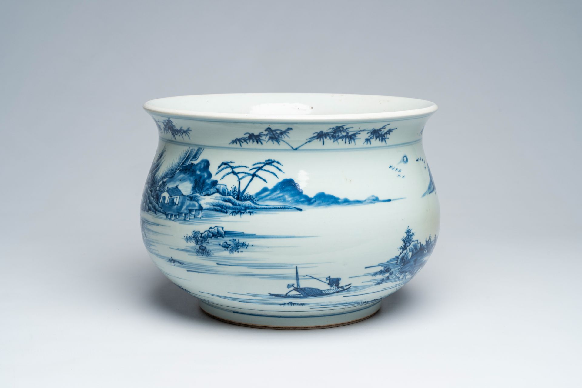 A large Chinese blue and white censer with a river landscape, 18th C. or later - Image 2 of 8