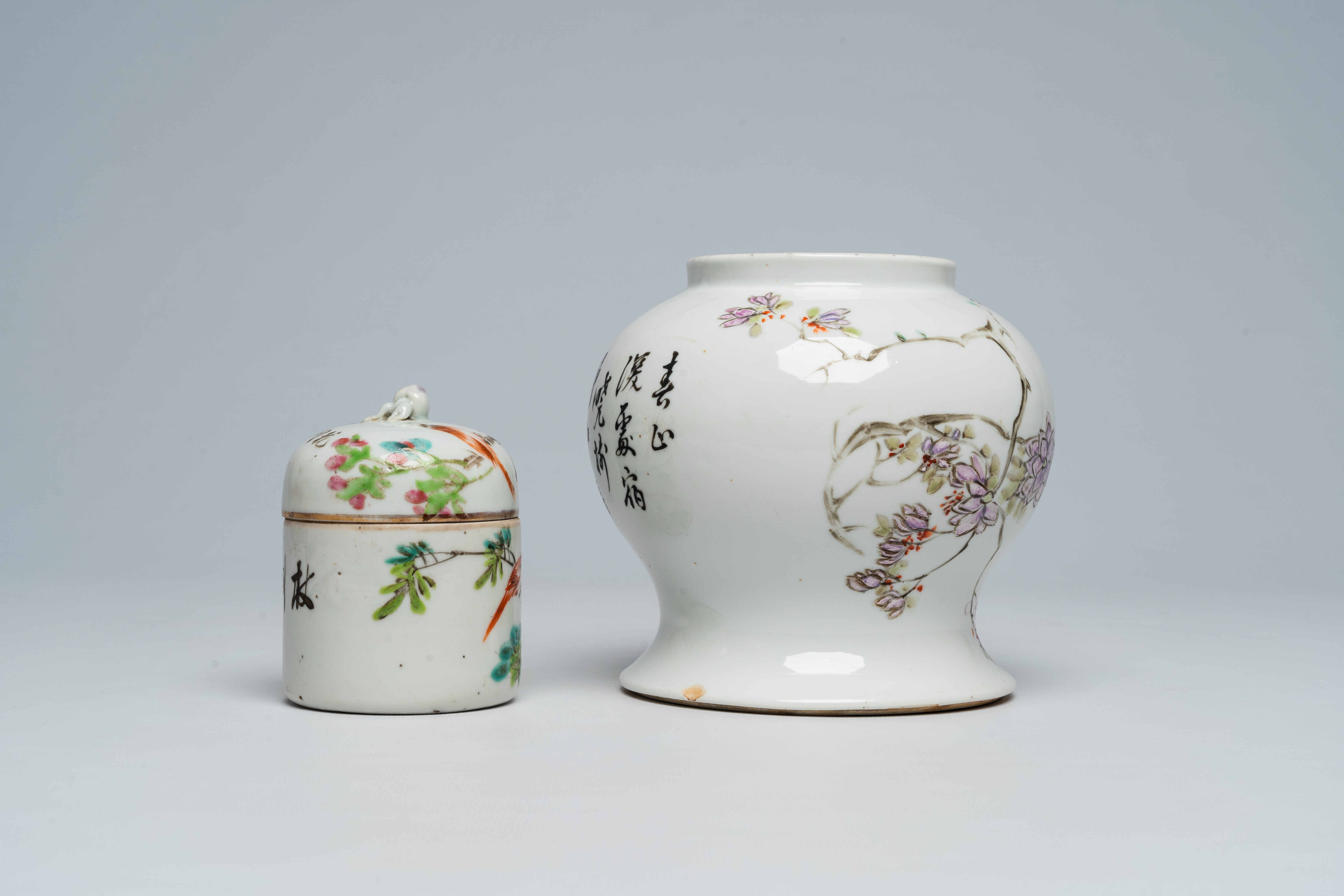 A Chinese qianjiang cai jar and cover, a dish and a vase with birds among blossoming branches, 19th/ - Bild 7 aus 9