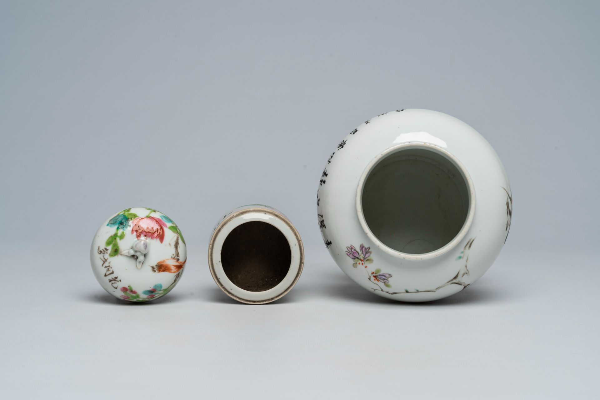 A Chinese qianjiang cai jar and cover, a dish and a vase with birds among blossoming branches, 19th/ - Image 8 of 9