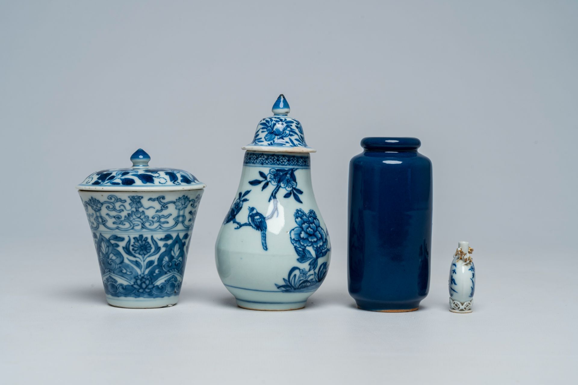 A Chinese blue and white snuff bottle, two covered beakers and a small blue rouleau vase, Kangxi and - Image 5 of 7