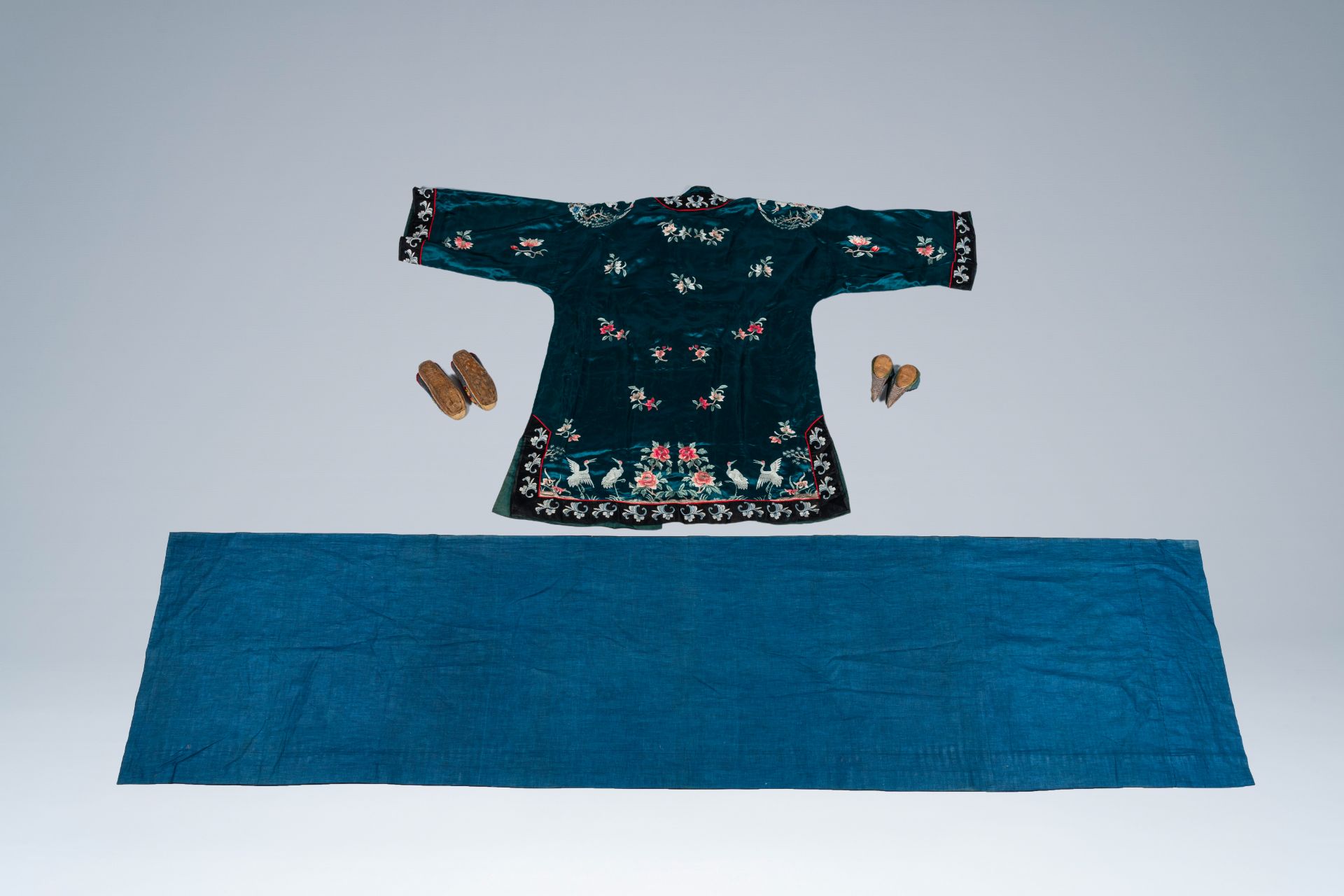 A Chinese embroidered silk altar cloth, a jacket with cranes and two pairs of shoes, 19th C. - Image 2 of 3